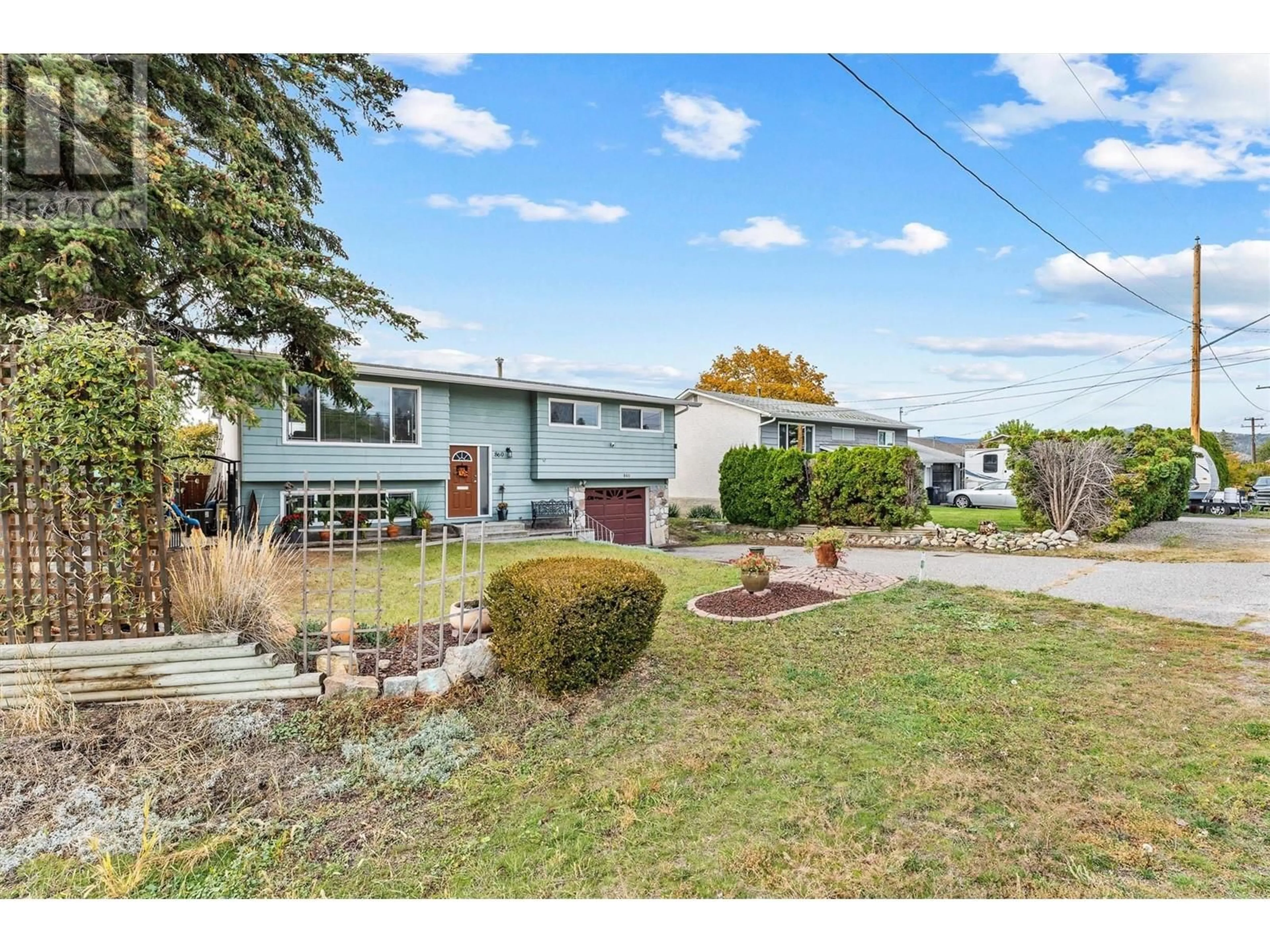 Frontside or backside of a home, the street view for 860 Cactus Road, Kelowna British Columbia V1X3N7