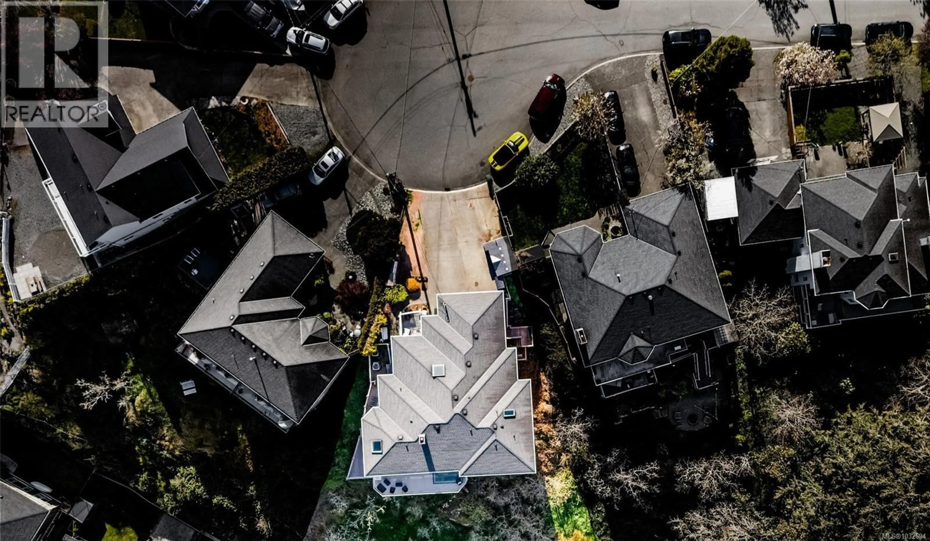 A pic from outside/outdoor area/front of a property/back of a property/a pic from drone, street for 380 CRYSTALVIEW TERRACE, Langford British Columbia V9B5S5
