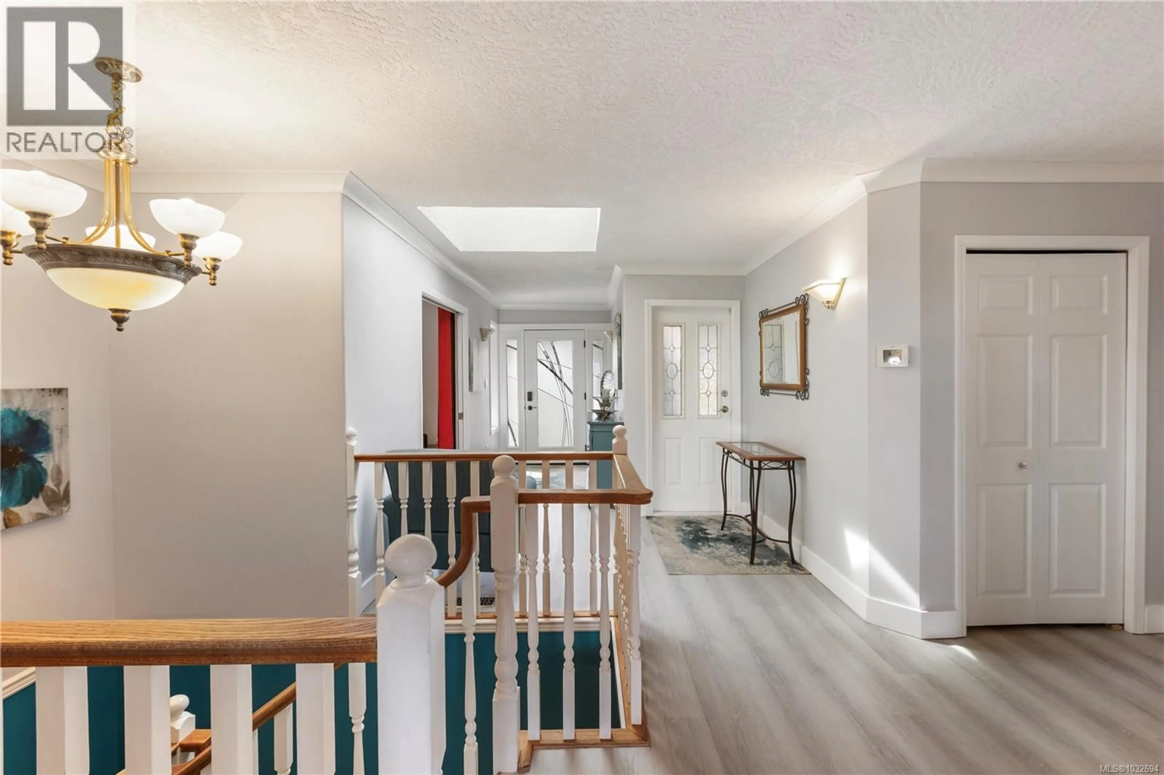 Indoor foyer for 380 CRYSTALVIEW TERRACE, Langford British Columbia V9B5S5