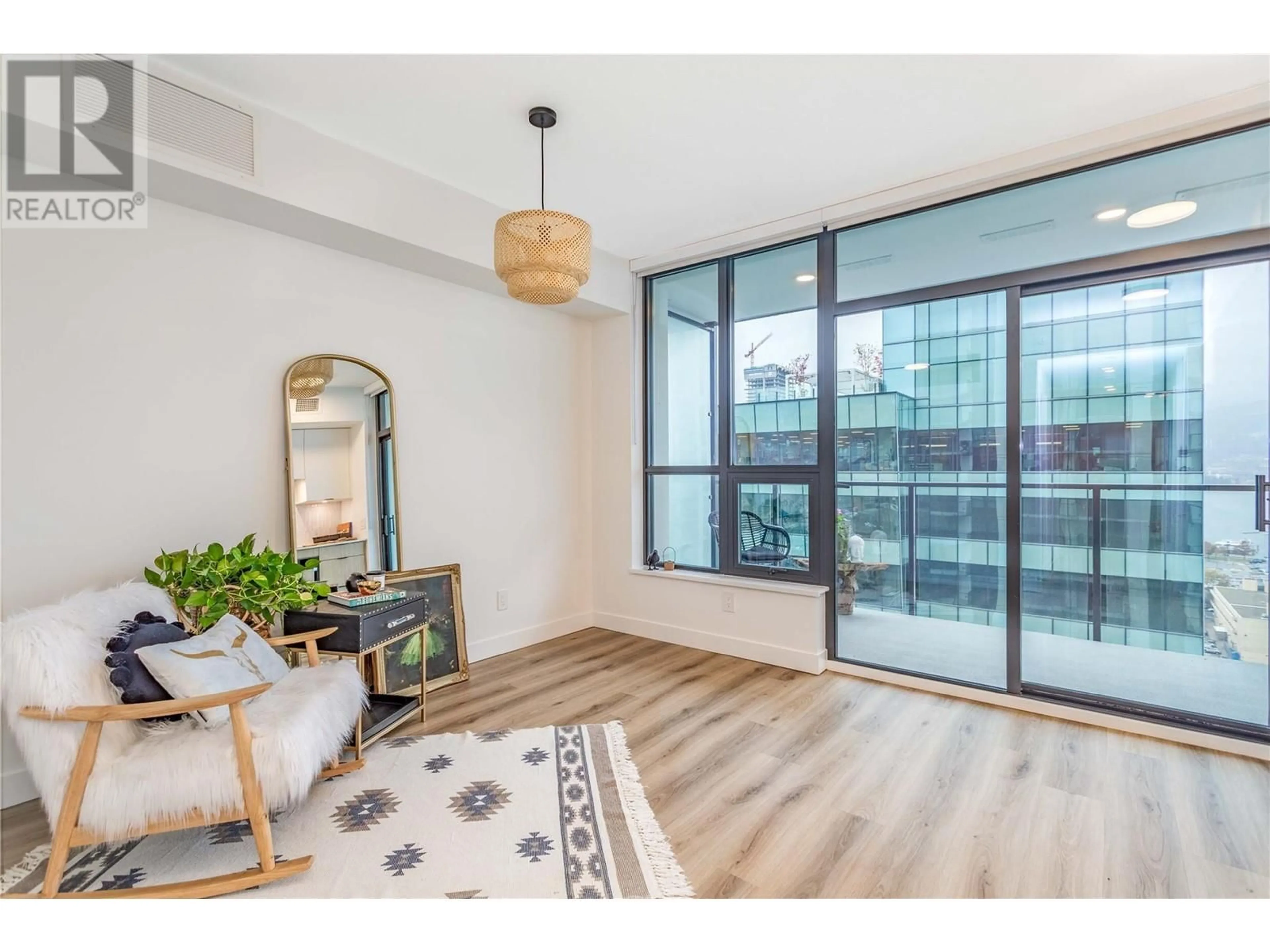 Indoor entryway, wood floors for 1488 Bertram Street Unit# 1811, Kelowna British Columbia V1Y0M6