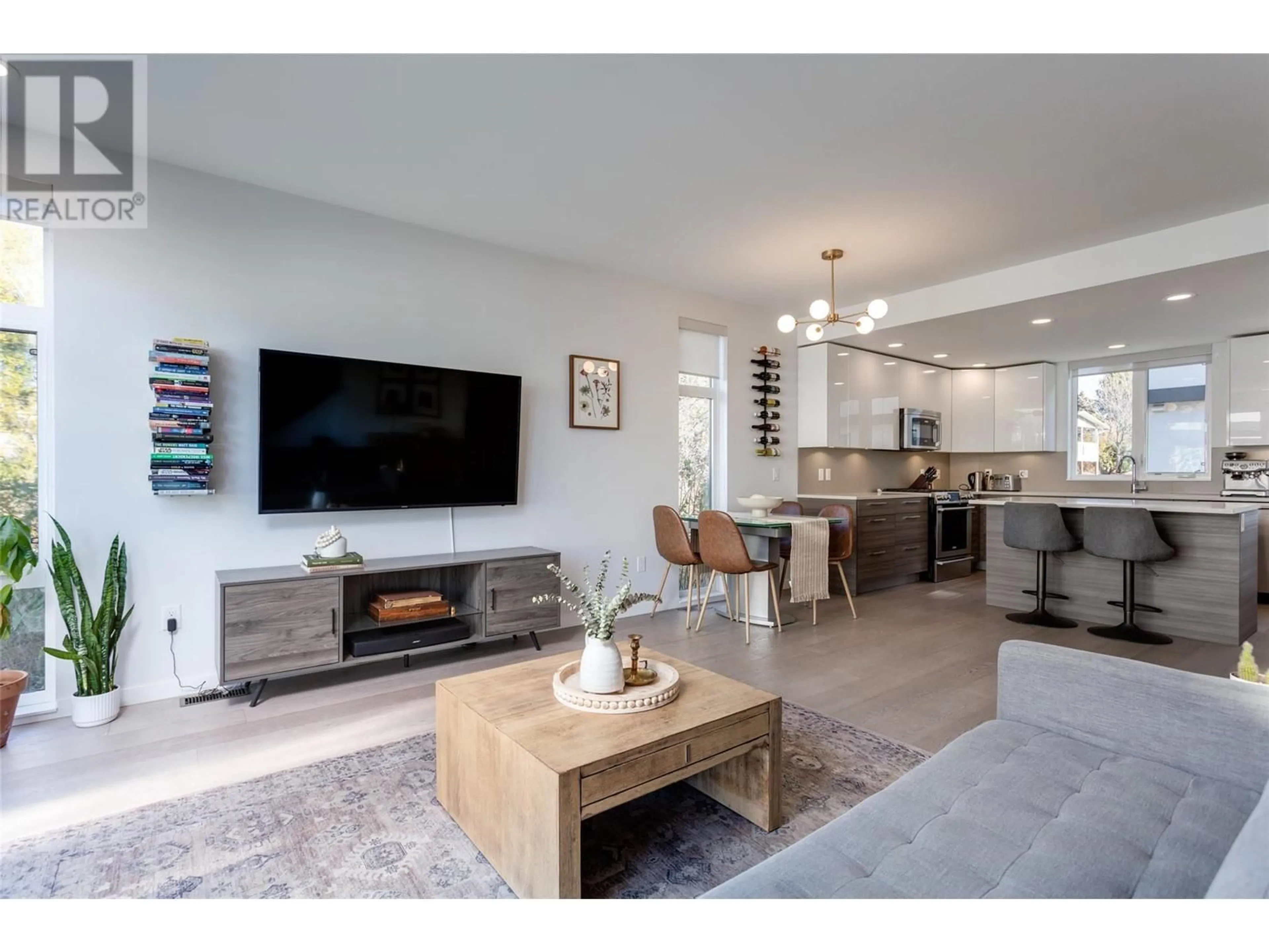 Open concept kitchen for 1515 Highland Drive N Unit# 4, Kelowna British Columbia V1Y0C9