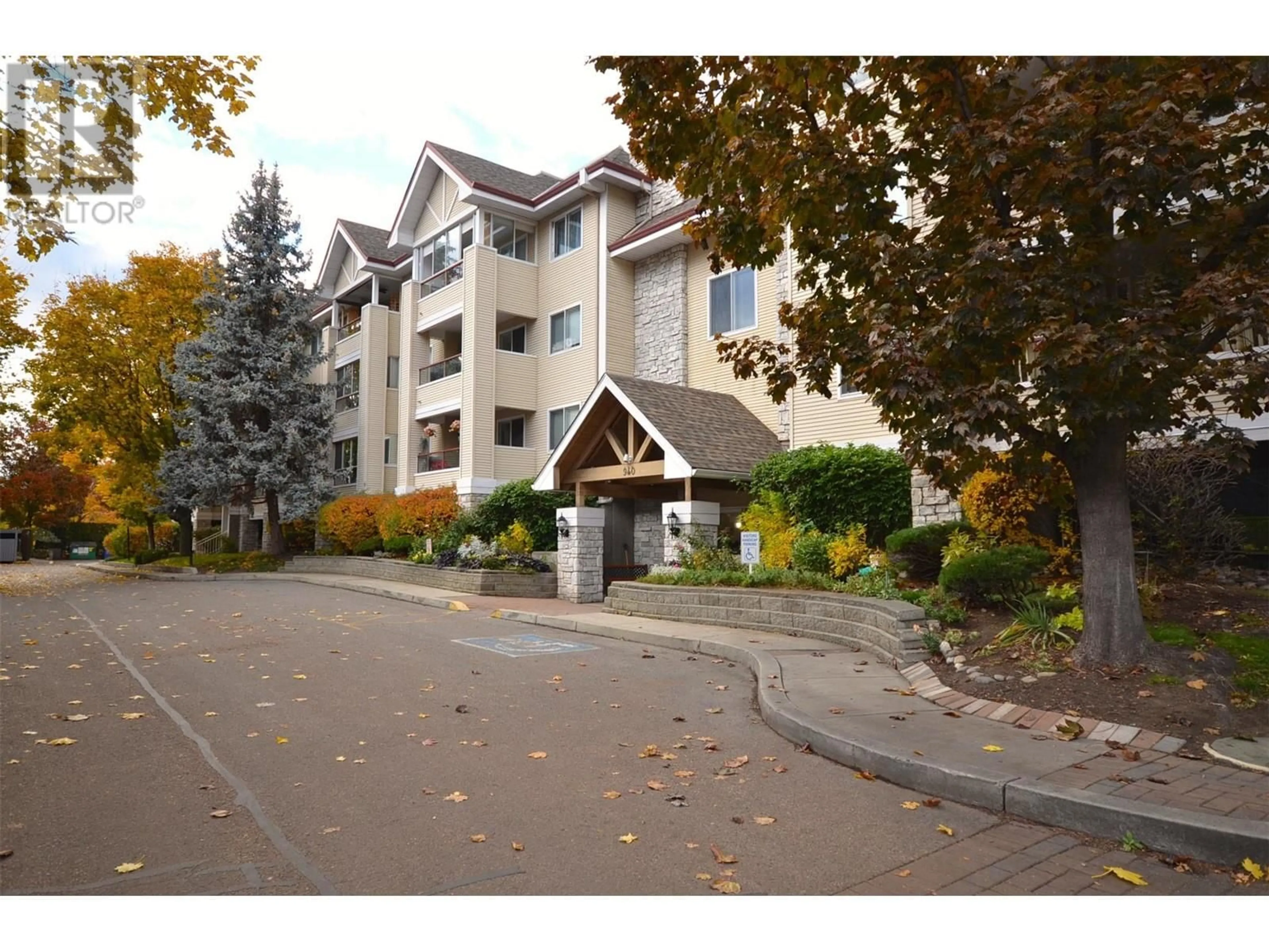 A pic from exterior of the house or condo, the front or back of building for 940 Glenwood Avenue Unit# 104, Kelowna British Columbia V1Y9P2