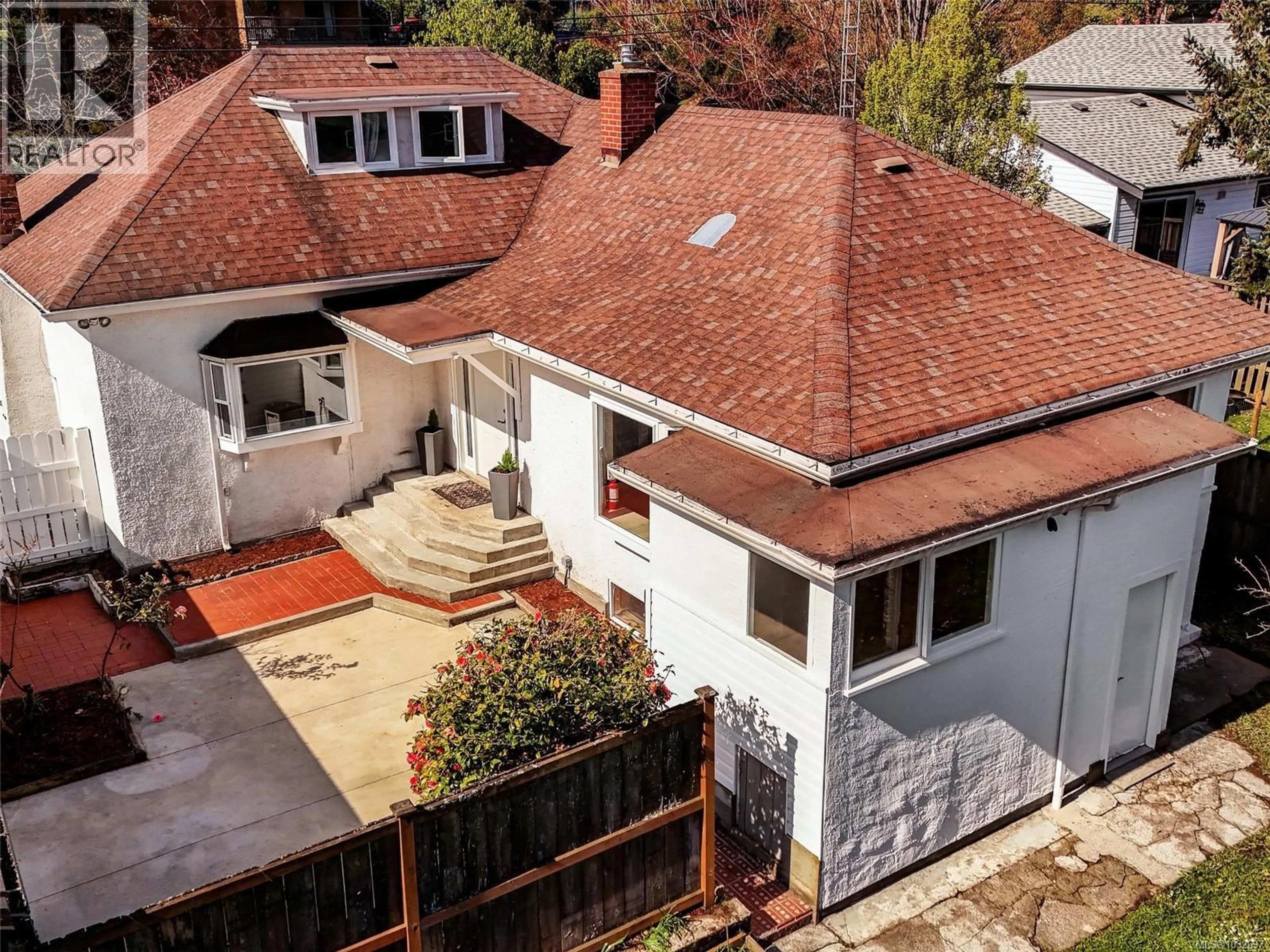 A pic from outside/outdoor area/front of a property/back of a property/a pic from drone, unknown for 4031 QUADRA STREET, Saanich British Columbia V8X1K1