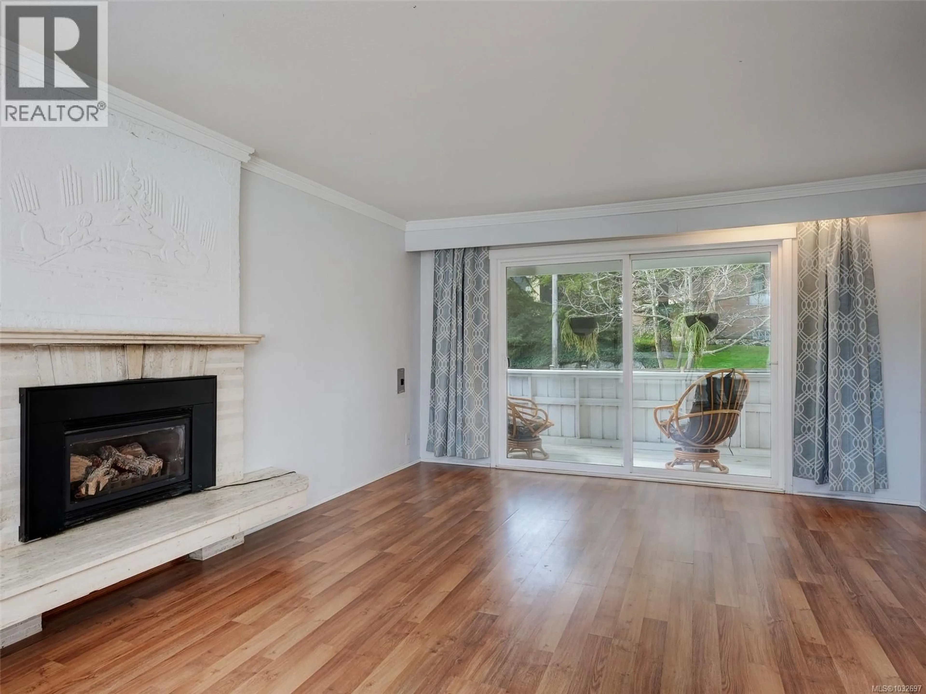 Living room with furniture, wood/laminate floor for 4031 QUADRA STREET, Saanich British Columbia V8X1K1