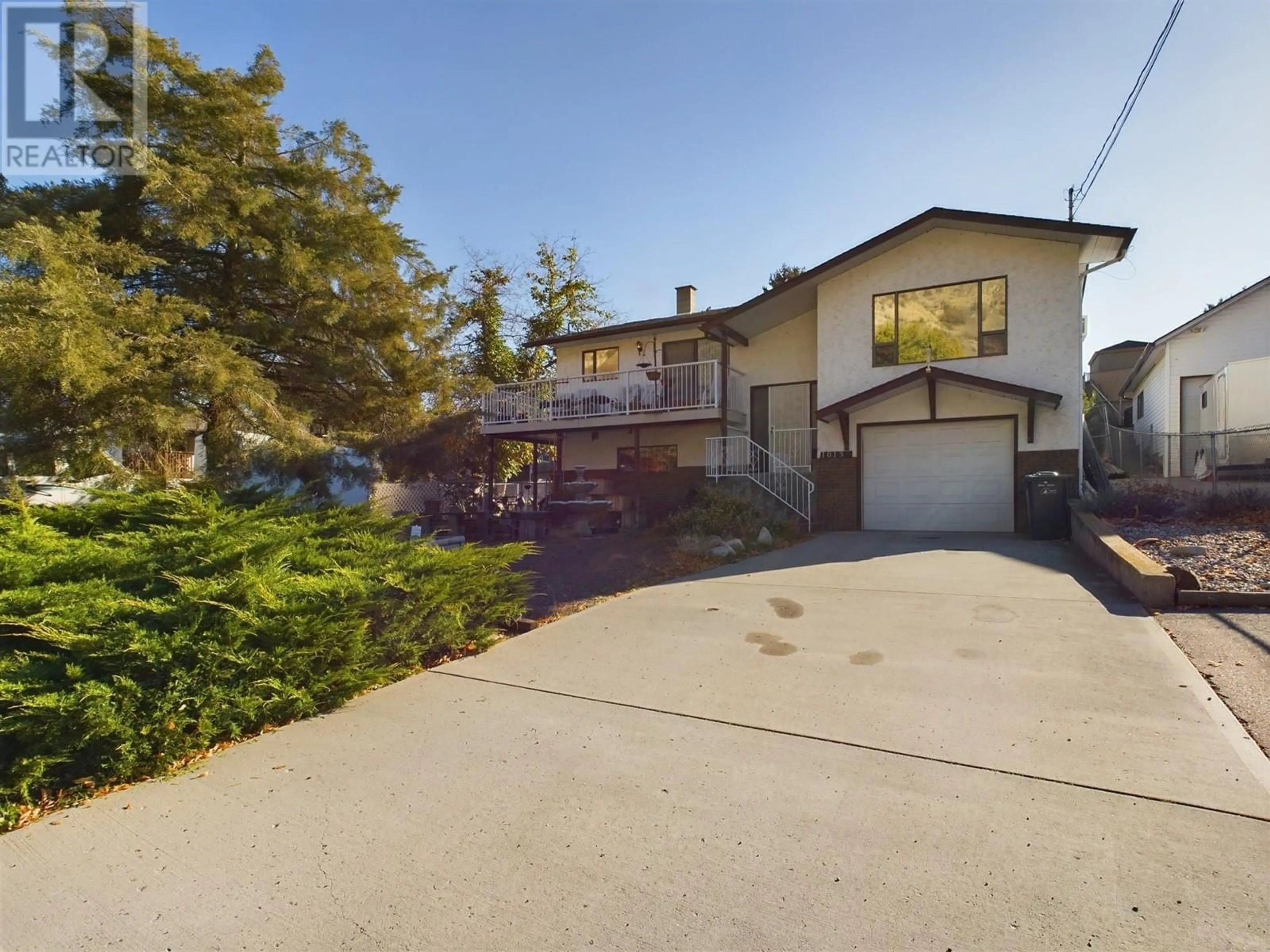 A pic from outside/outdoor area/front of a property/back of a property/a pic from drone, street for 1013 MORNINGSTAR ROAD, Oliver British Columbia V0H1T6