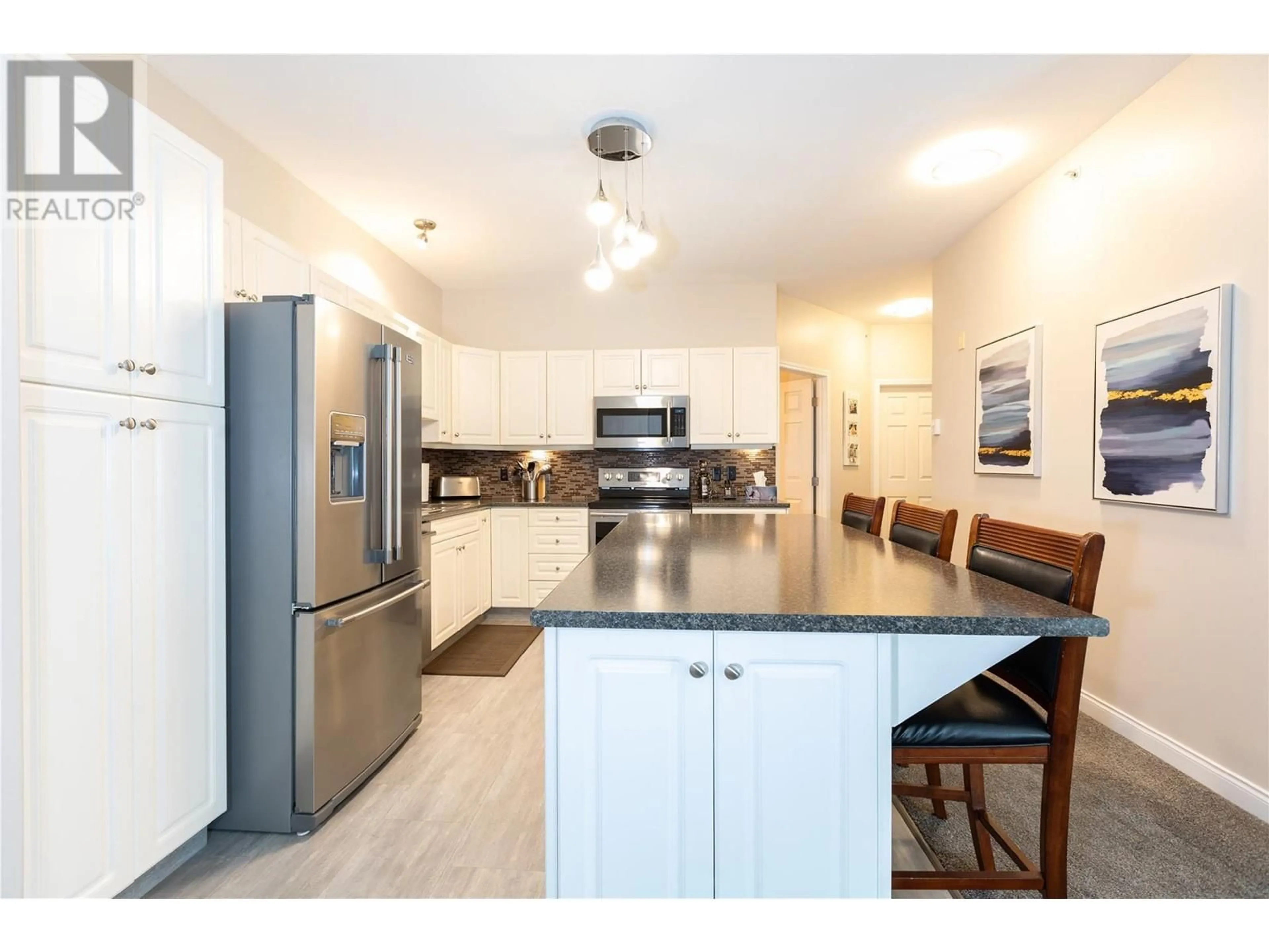 Open concept kitchen for 1950 Durnin Road Unit# 407, Kelowna British Columbia V1X7W6