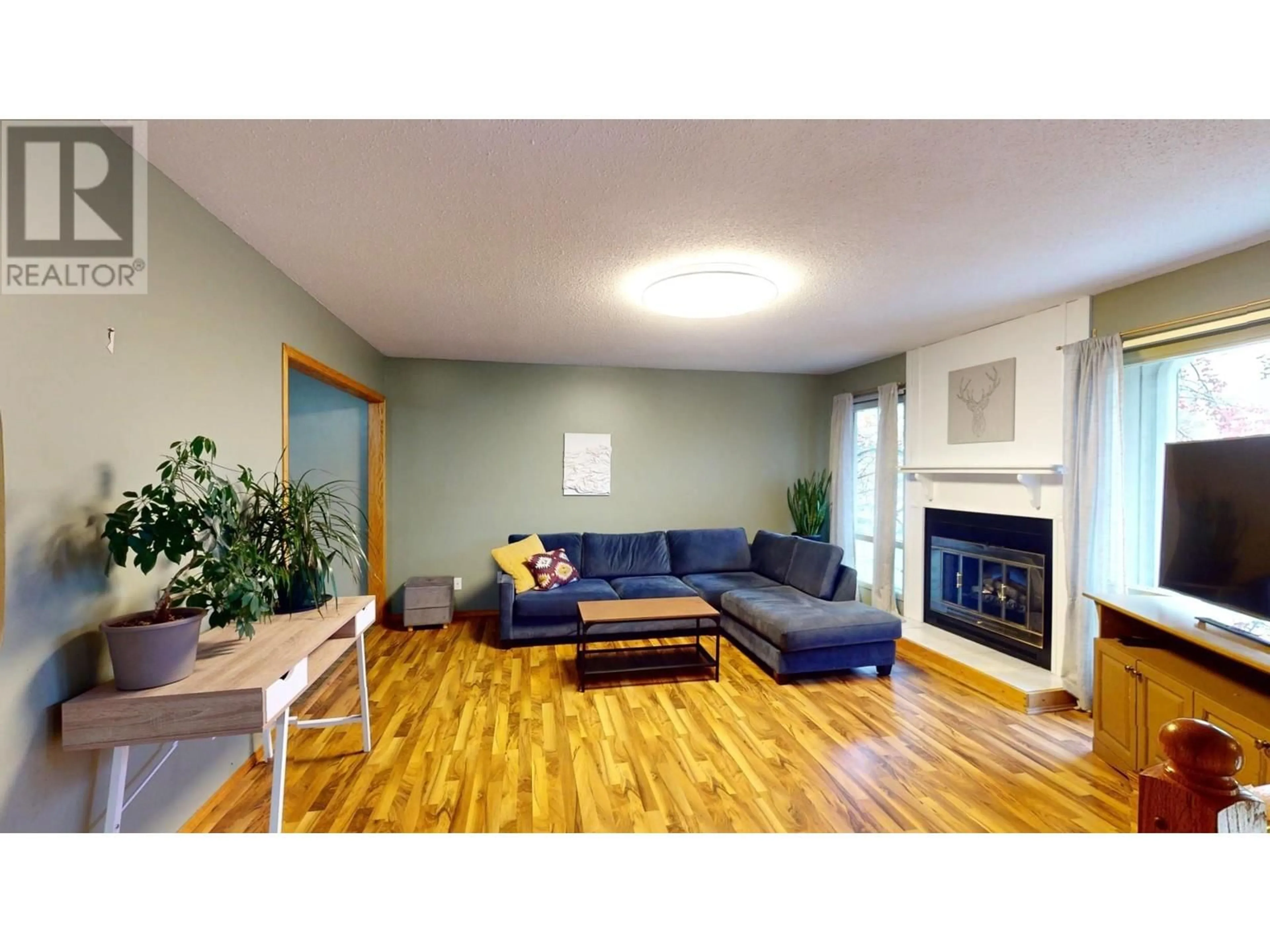 Living room, wood floors for 1307 ALPINE Drive, Elkford British Columbia V0B1H0