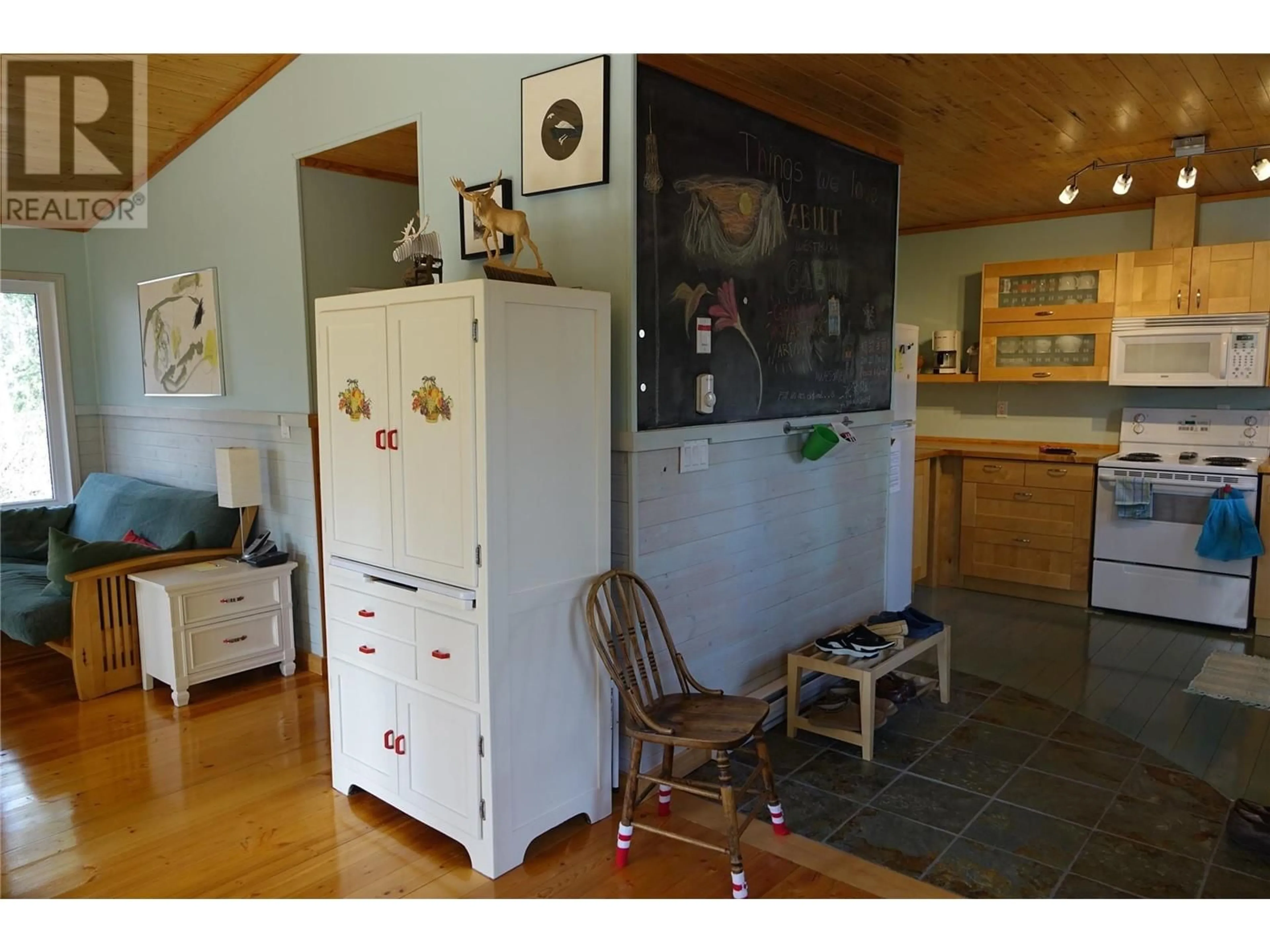 Kitchen, wood floors, cottage for 2304 Holmes-Deakin Road, Golden British Columbia V0A1H1