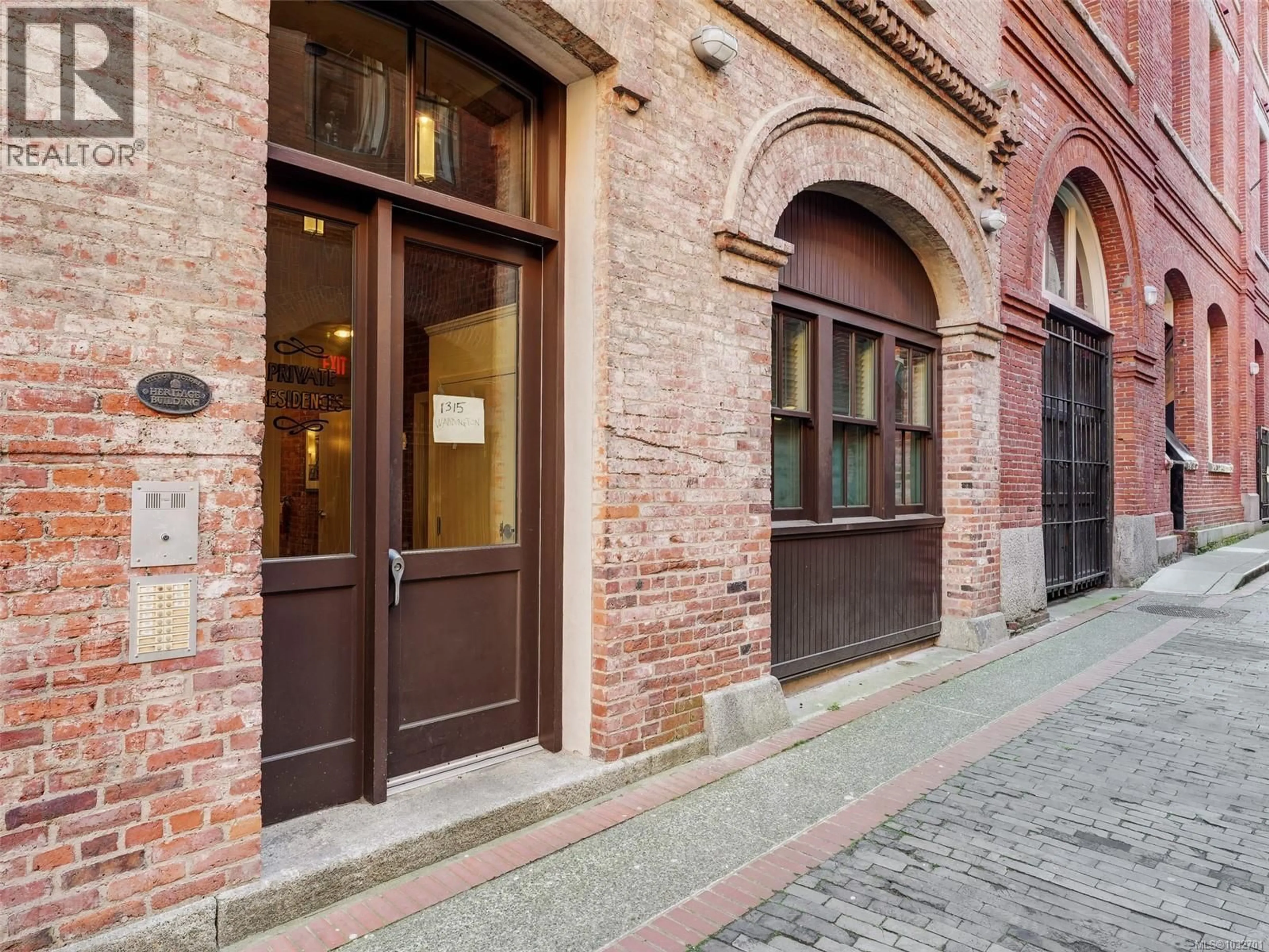 Unknown for 301 - 1315 WADDINGTON ALLEY, Victoria British Columbia V8W0B2