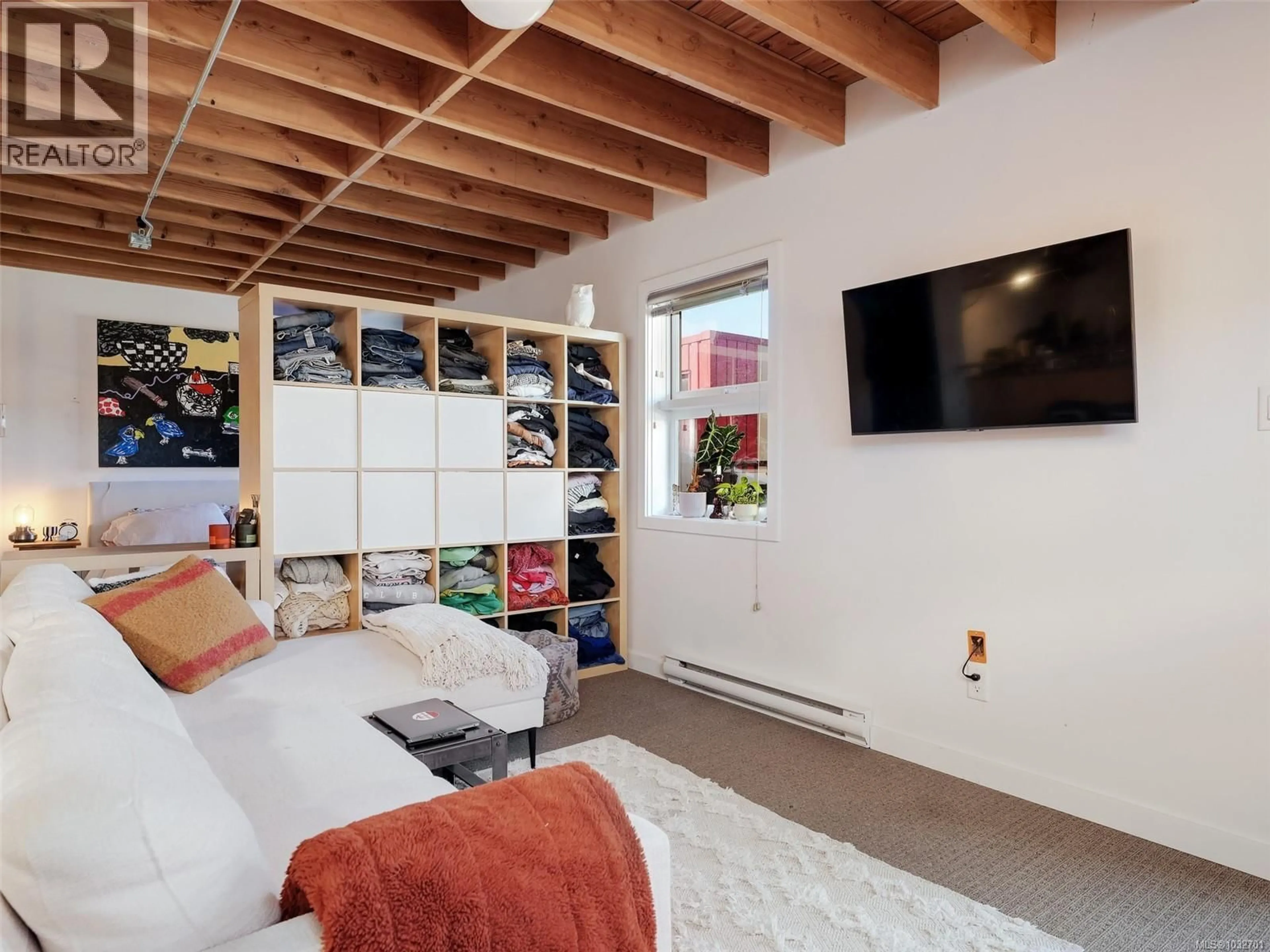 Living room with furniture, unknown for 301 - 1315 WADDINGTON ALLEY, Victoria British Columbia V8W0B2