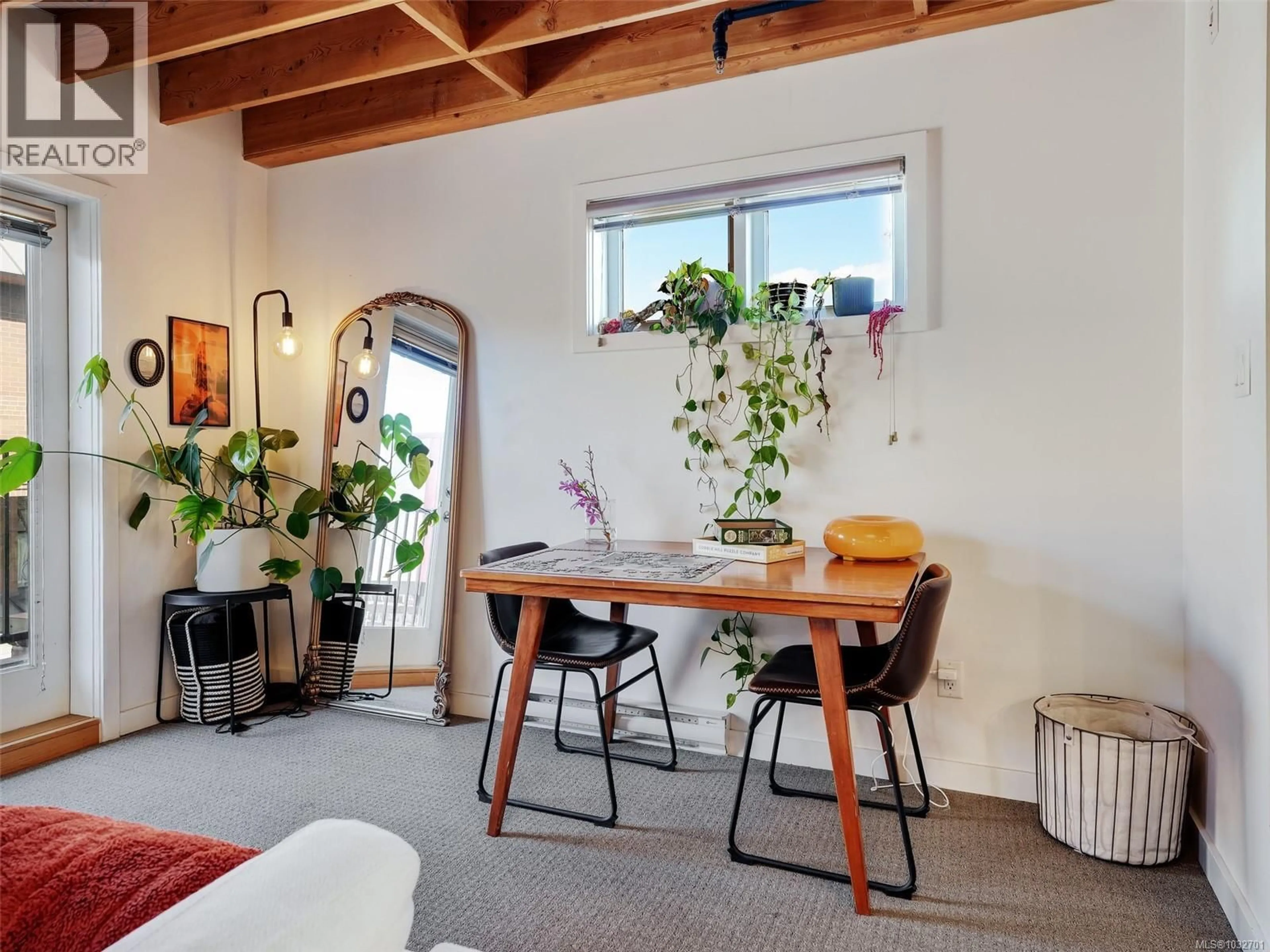 A pic of a room for 301 - 1315 WADDINGTON ALLEY, Victoria British Columbia V8W0B2