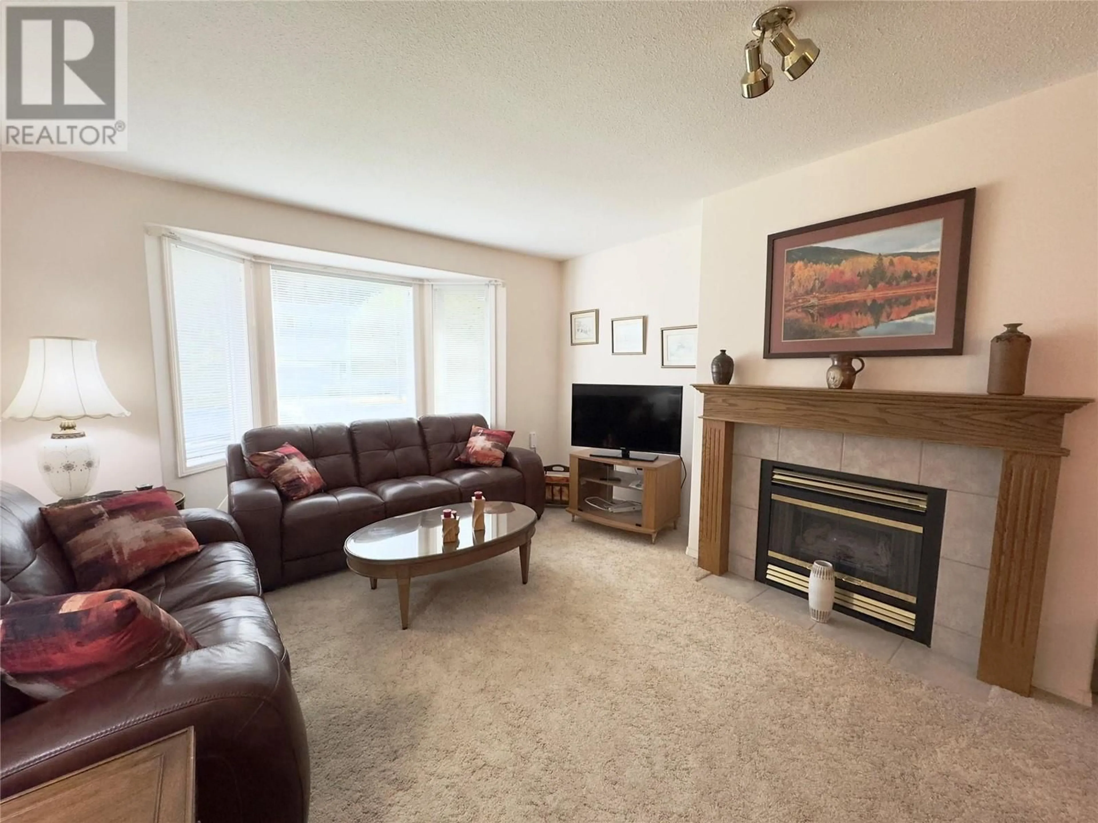 Living room, wood floors for 825 Merrycreek Road Unit# 111, Castlegar British Columbia V1N2P1