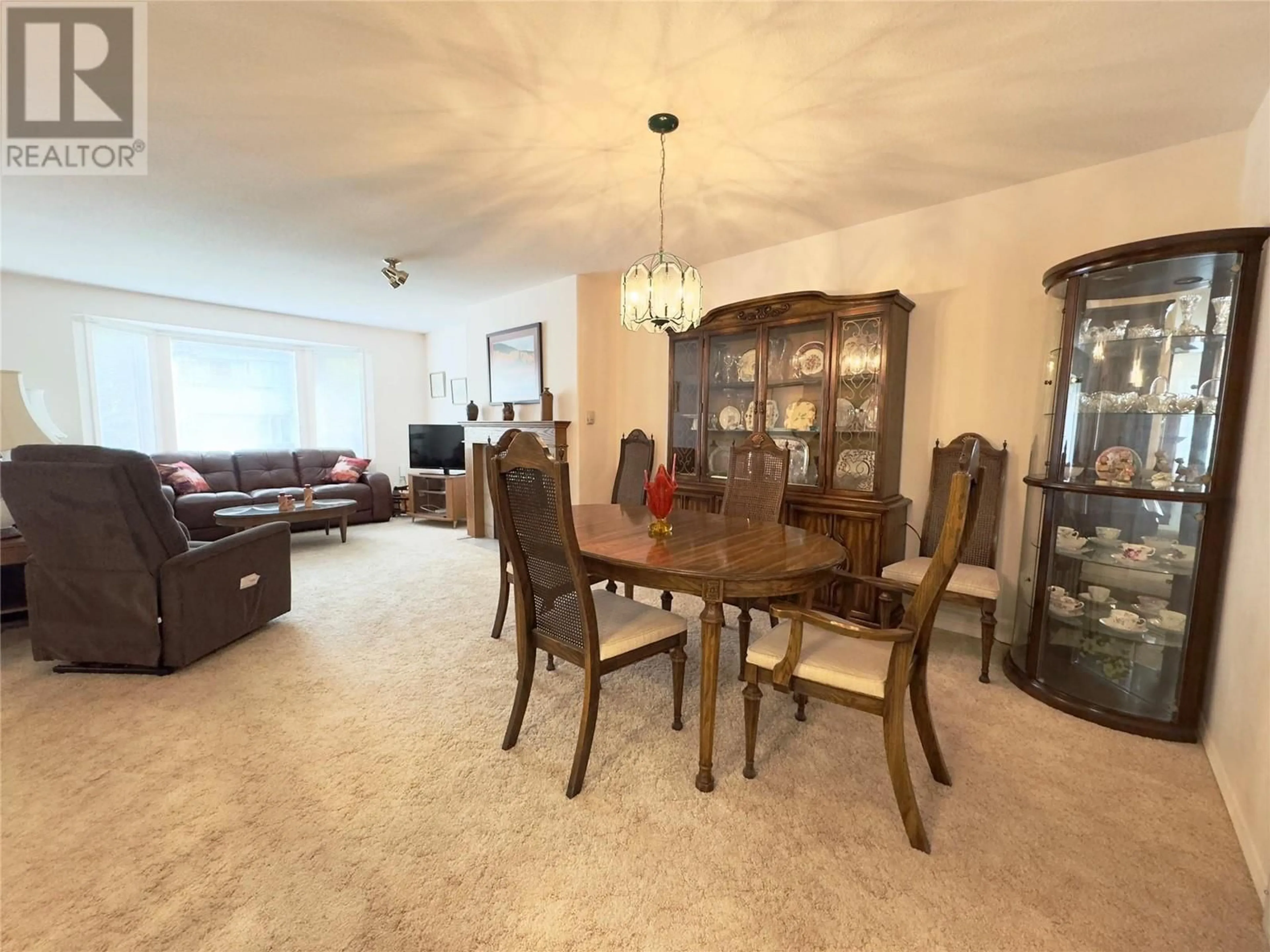 Dining room, wood floors for 825 Merrycreek Road Unit# 111, Castlegar British Columbia V1N2P1