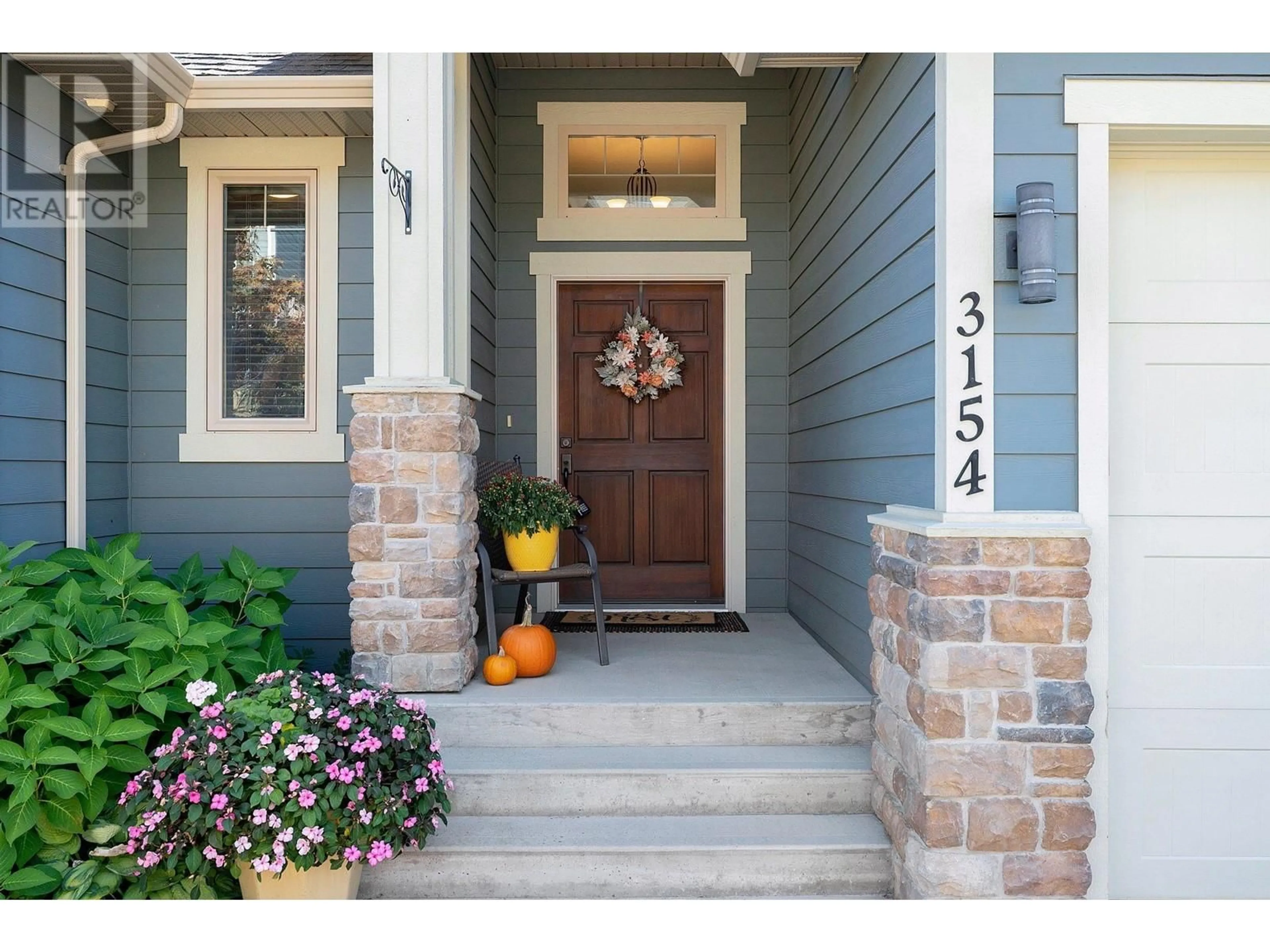 Indoor entryway, wood floors for 3154 Saddleback Place, West Kelowna British Columbia V4T2Z6