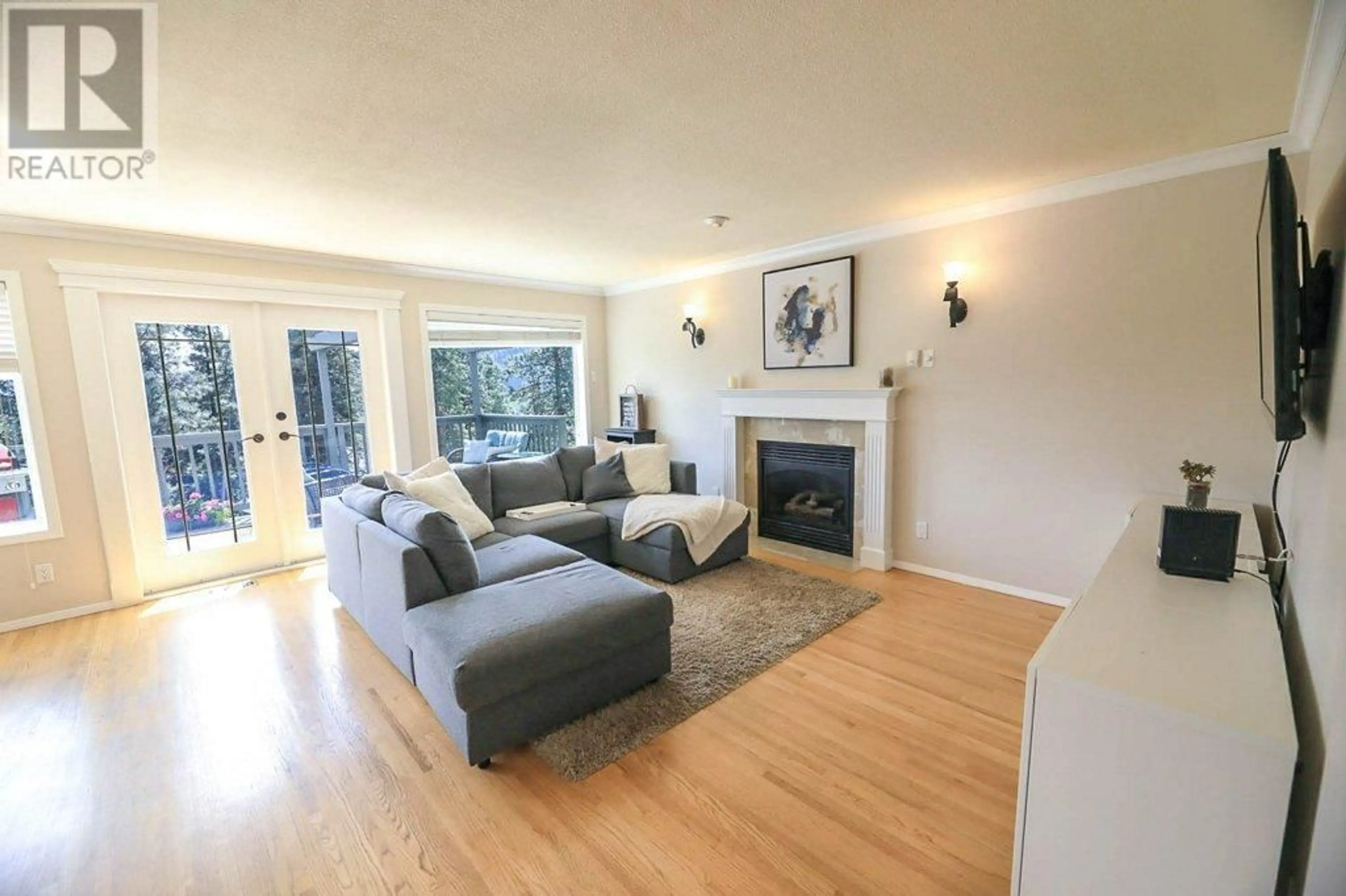 Living room, wood floors for 14487 SUTHERLAND Place, Summerland British Columbia V0H1Z8