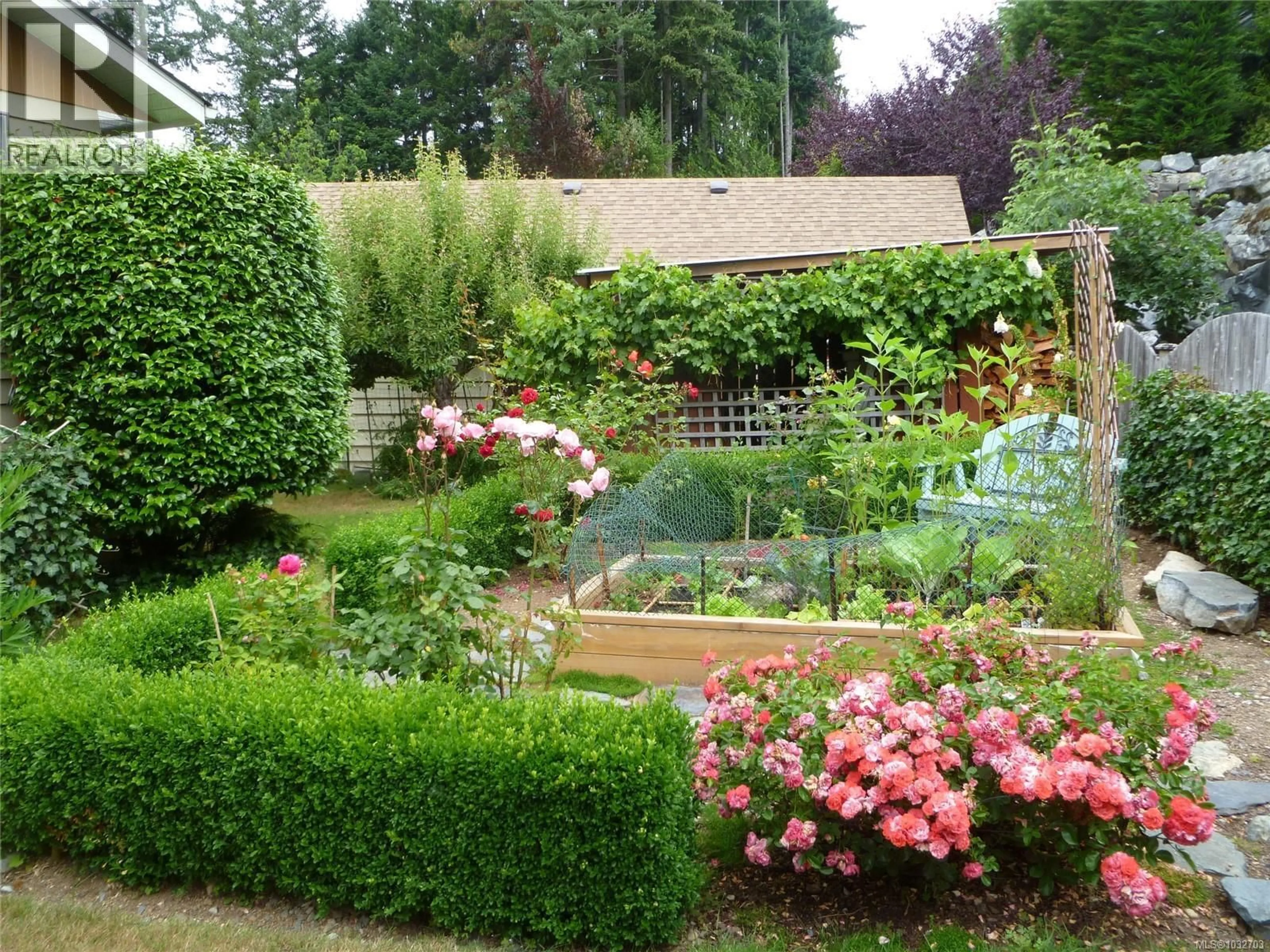 Patio, unknown for 562 ROTHDALE ROAD, Ladysmith British Columbia V9G1W5