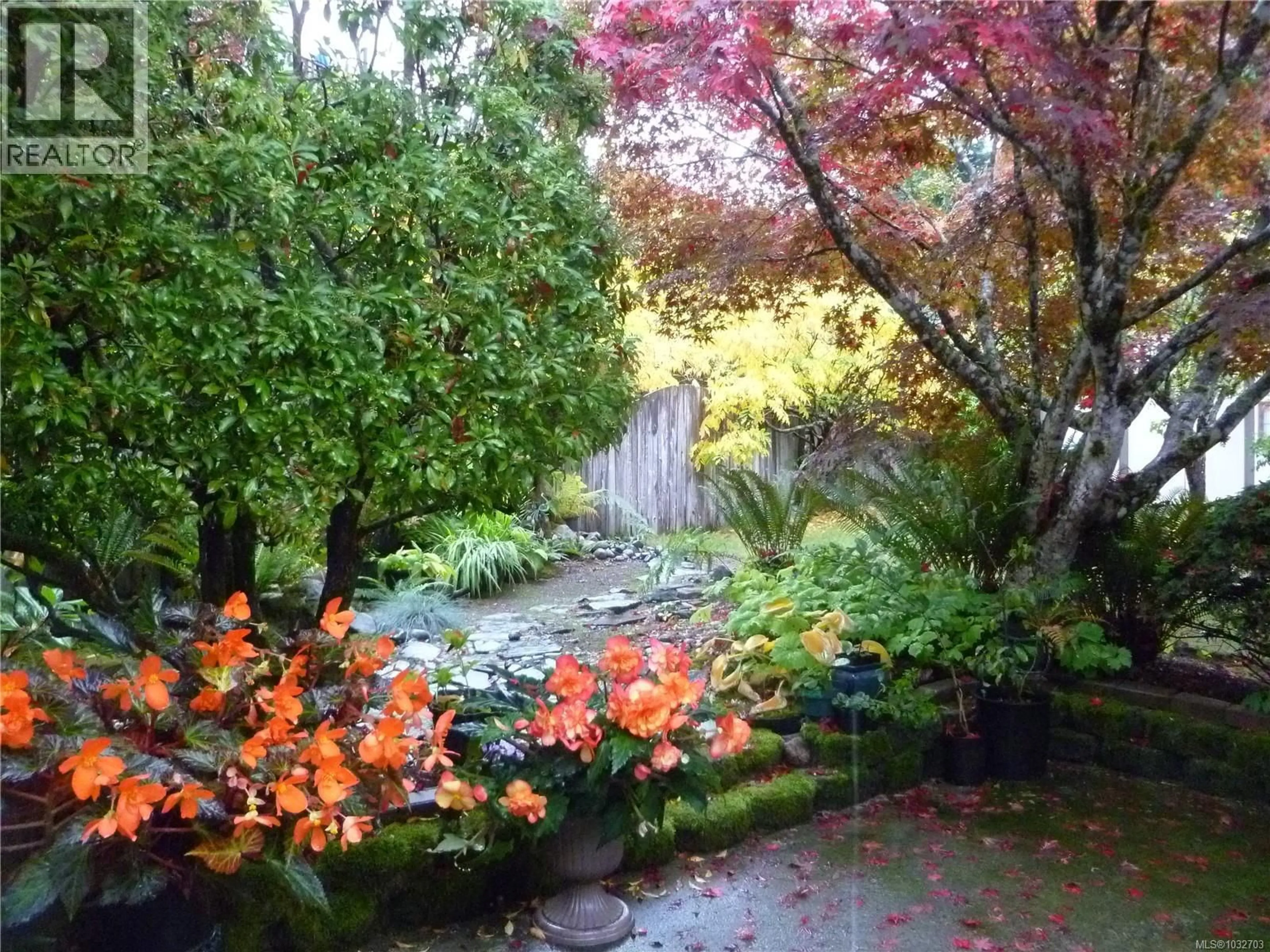 Patio, street for 562 ROTHDALE ROAD, Ladysmith British Columbia V9G1W5