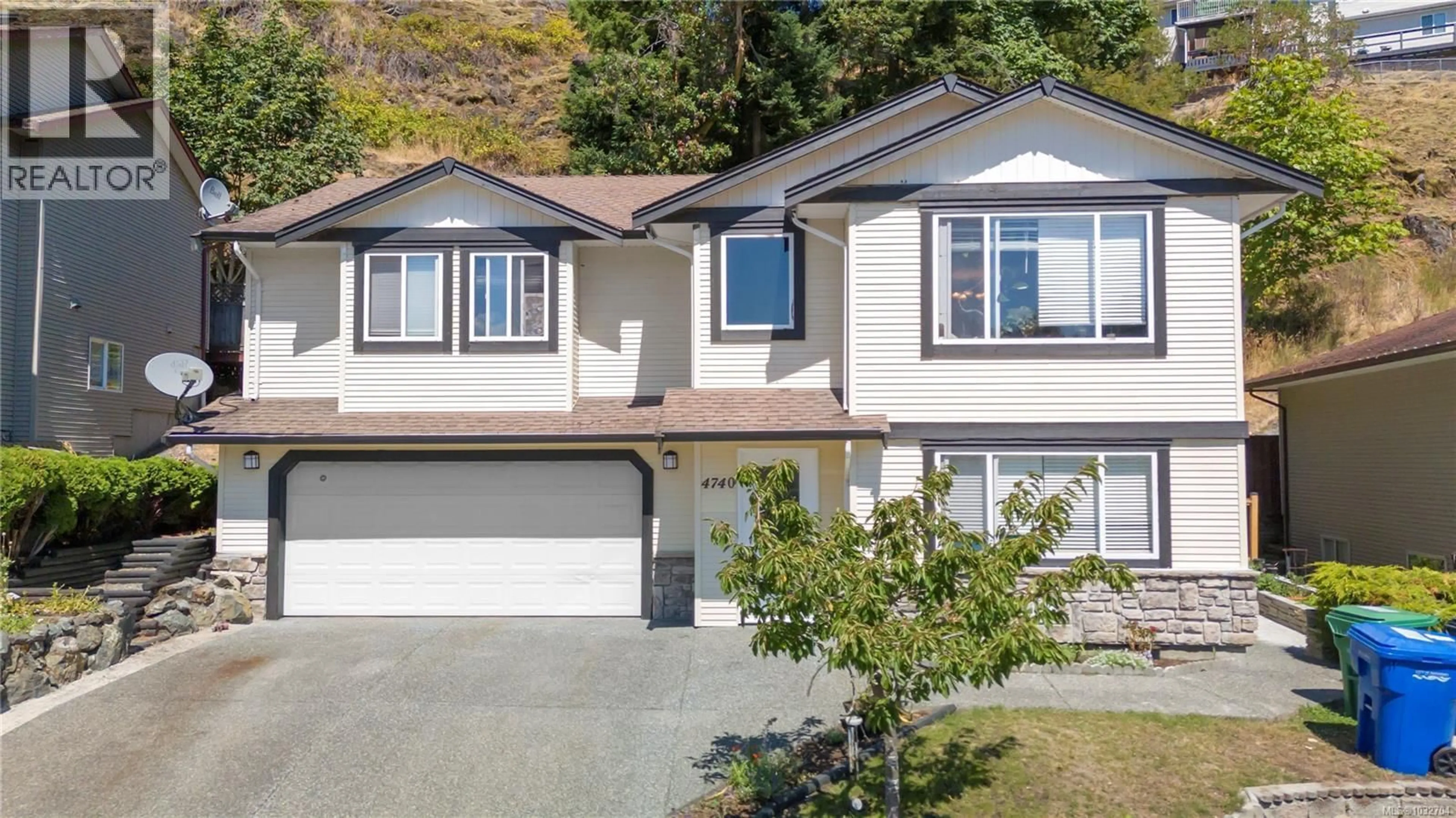 Home with vinyl exterior material, street for 4740 FAIRBROOK CRESCENT, Nanaimo British Columbia V9T6L7
