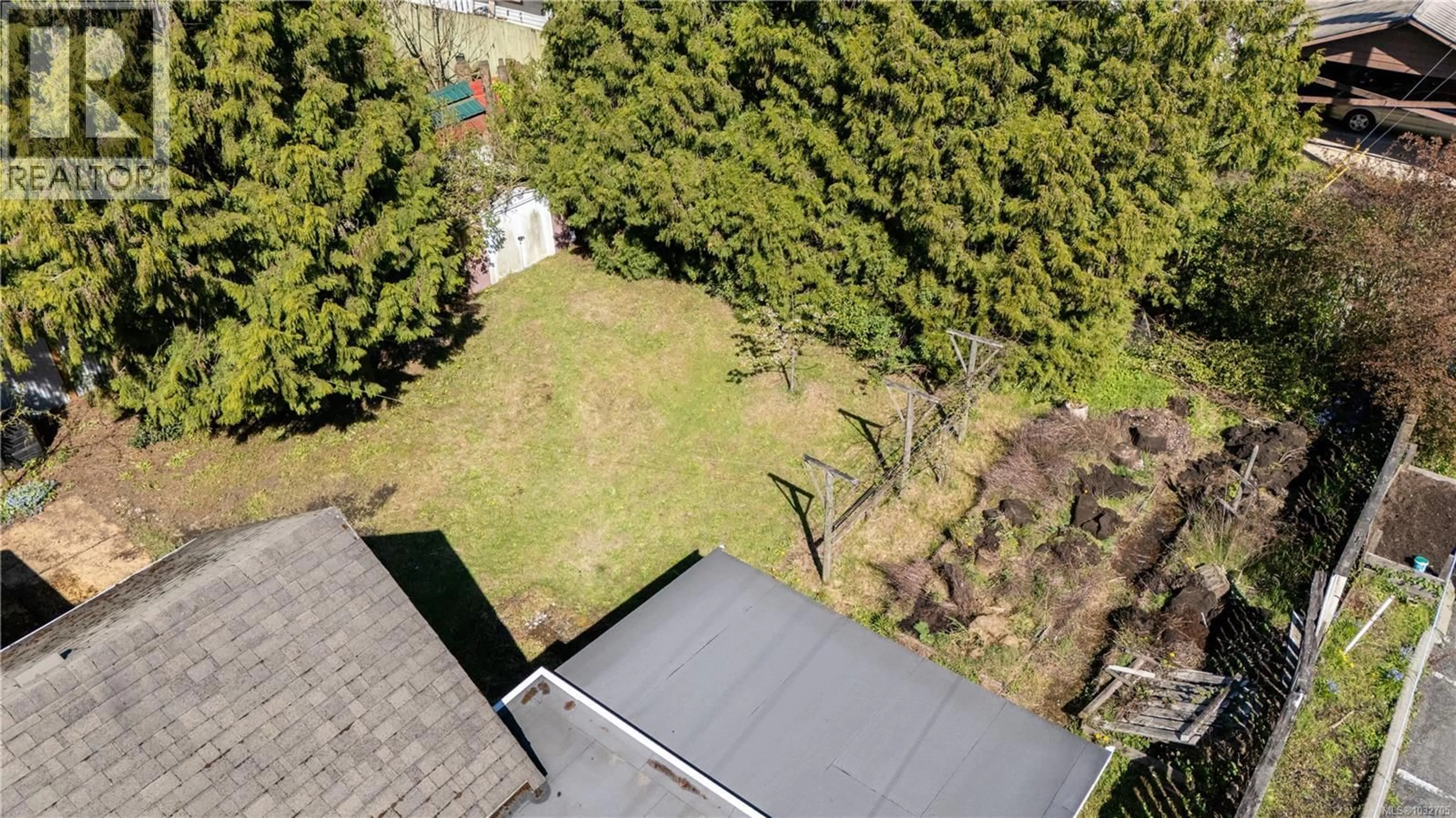 A pic from outside/outdoor area/front of a property/back of a property/a pic from drone, unknown for 645 DOBSON ROAD, Duncan British Columbia V9L2L8