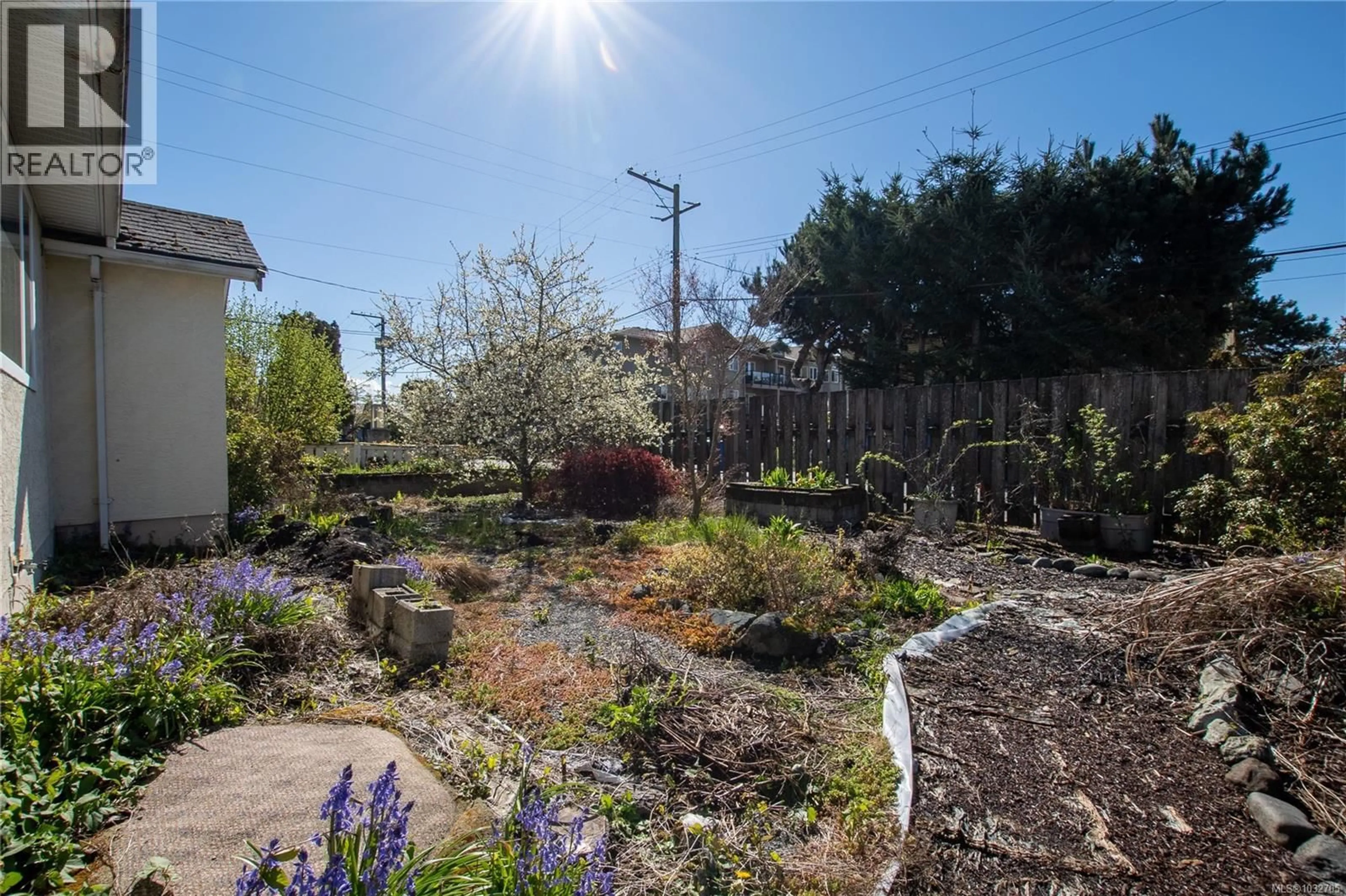 A pic from outside/outdoor area/front of a property/back of a property/a pic from drone, unknown for 645 DOBSON ROAD, Duncan British Columbia V9L2L8