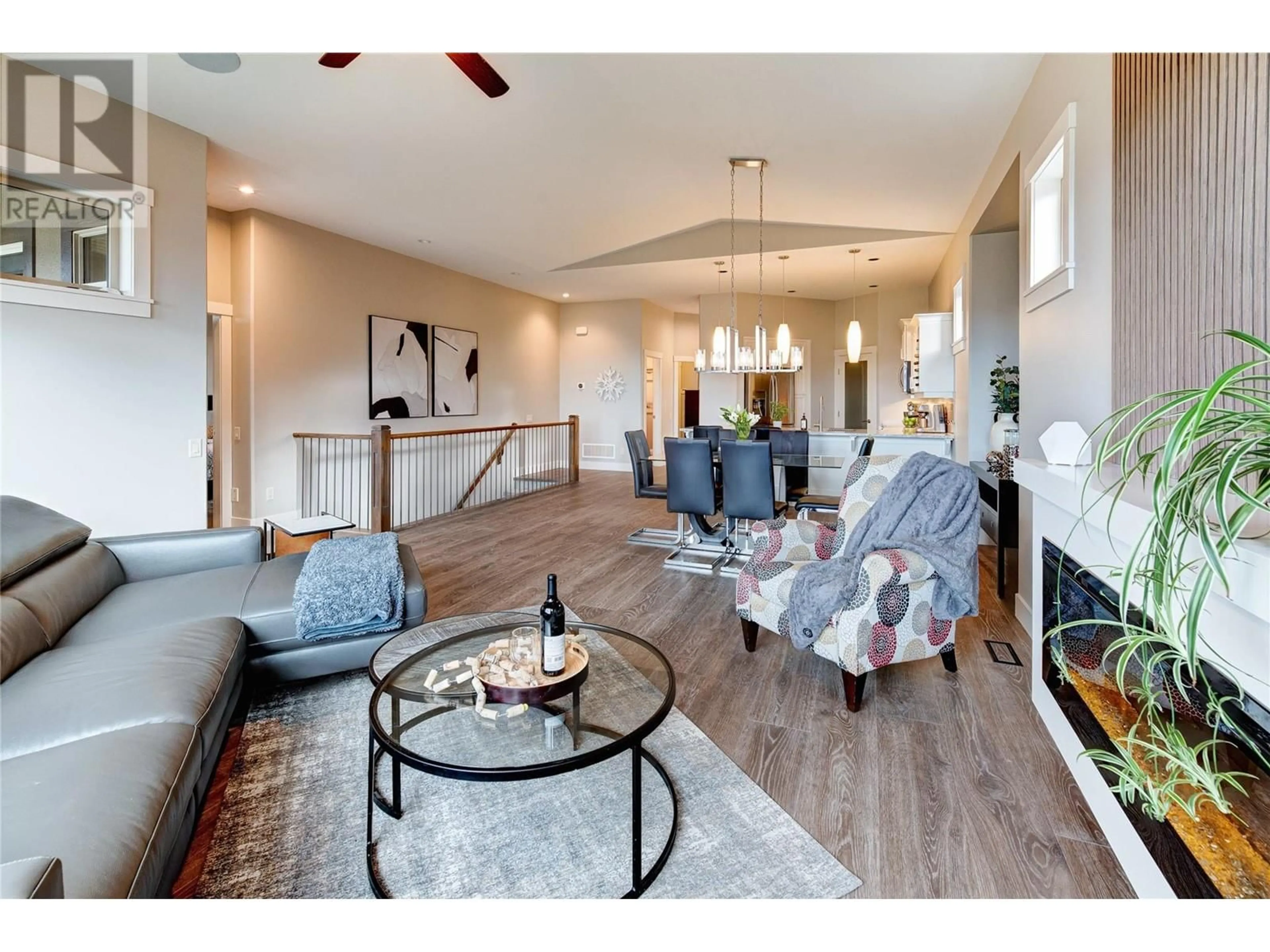 Living room, wood floors for 1836 Tower Ranch Boulevard Unit# 13, Kelowna British Columbia V1V1S8