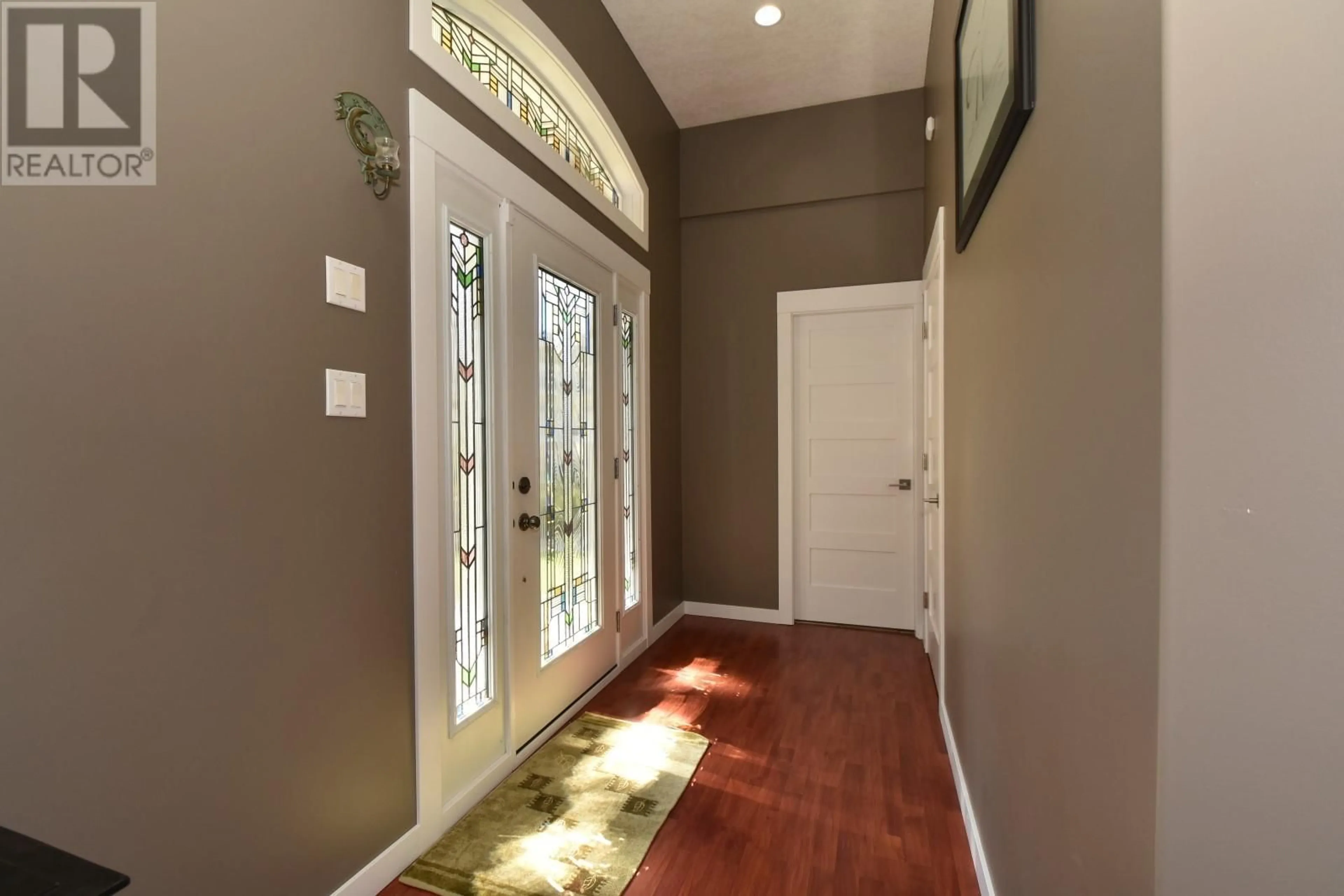 Indoor entryway, wood floors for 2592 Alpen Paradies Road Unit# #9, Blind Bay British Columbia V0E1H1