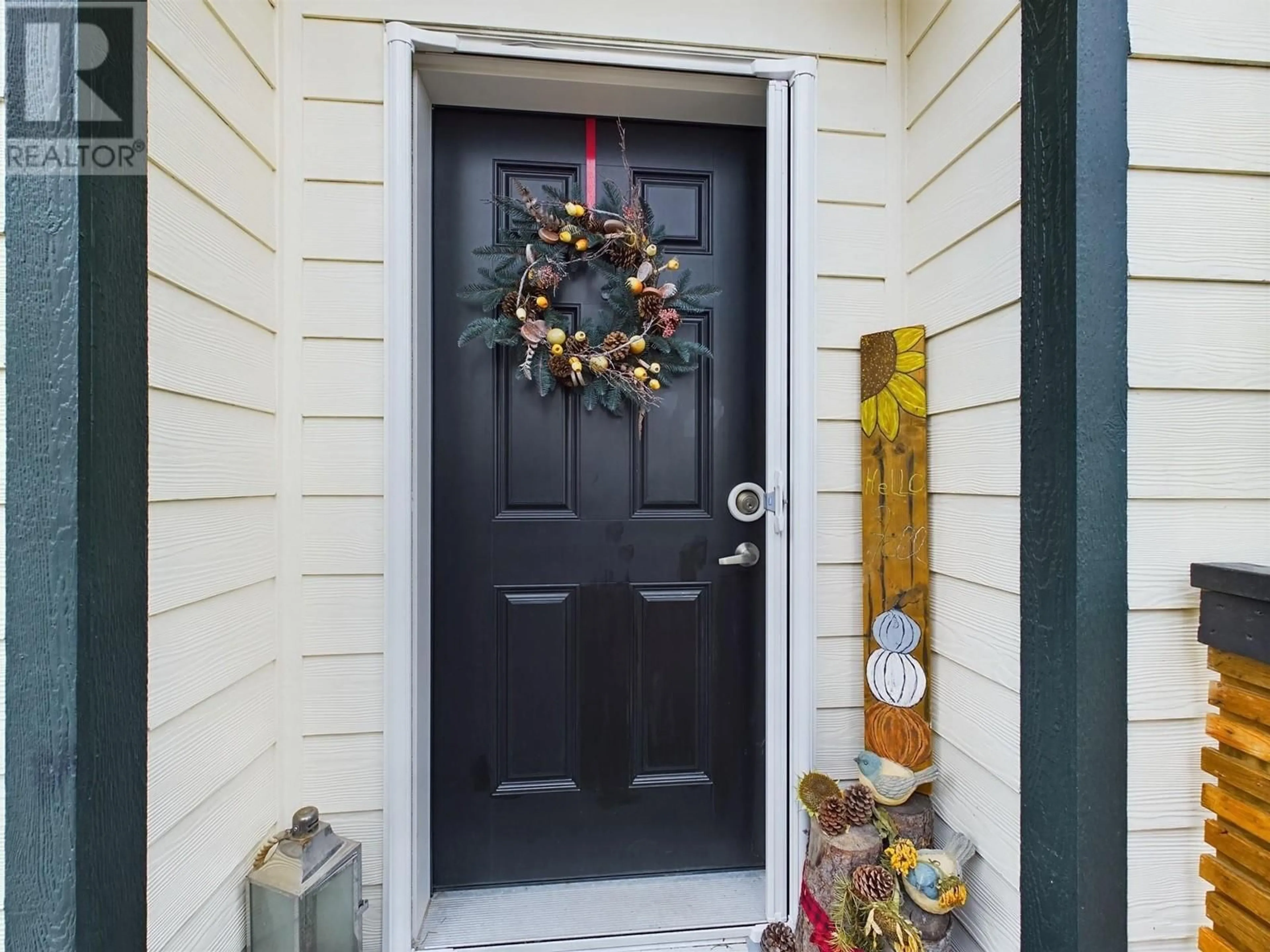 Indoor entryway for 1020 BULLMOOSE Way, Osoyoos British Columbia V0H1V6