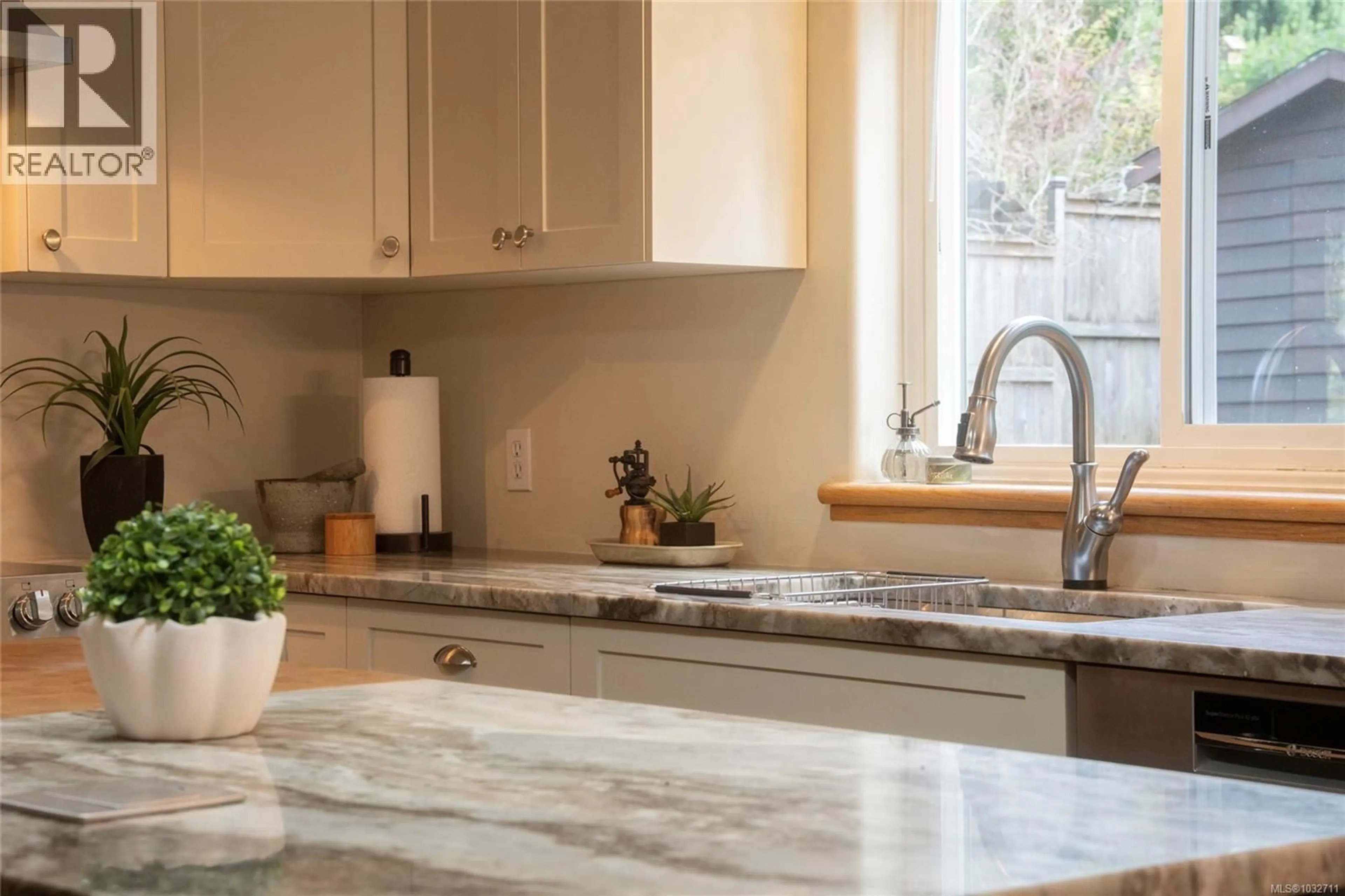 Contemporary kitchen, ceramic/tile floor for 1108 VIEWTOP ROAD, Duncan British Columbia V9L5S7