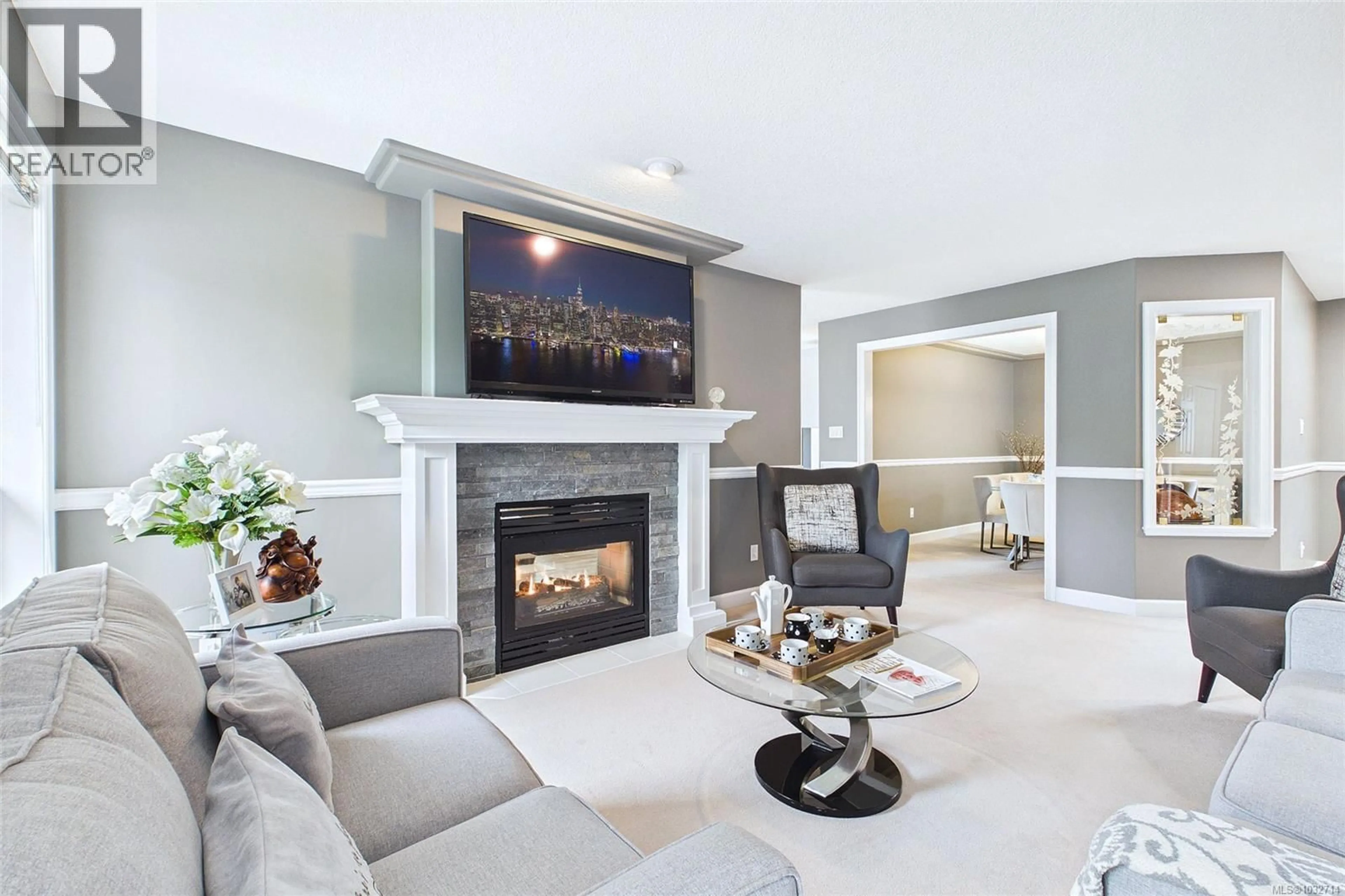 Living room with furniture, unknown for 6062 CLARENCE WAY, Nanaimo British Columbia V9V1R7