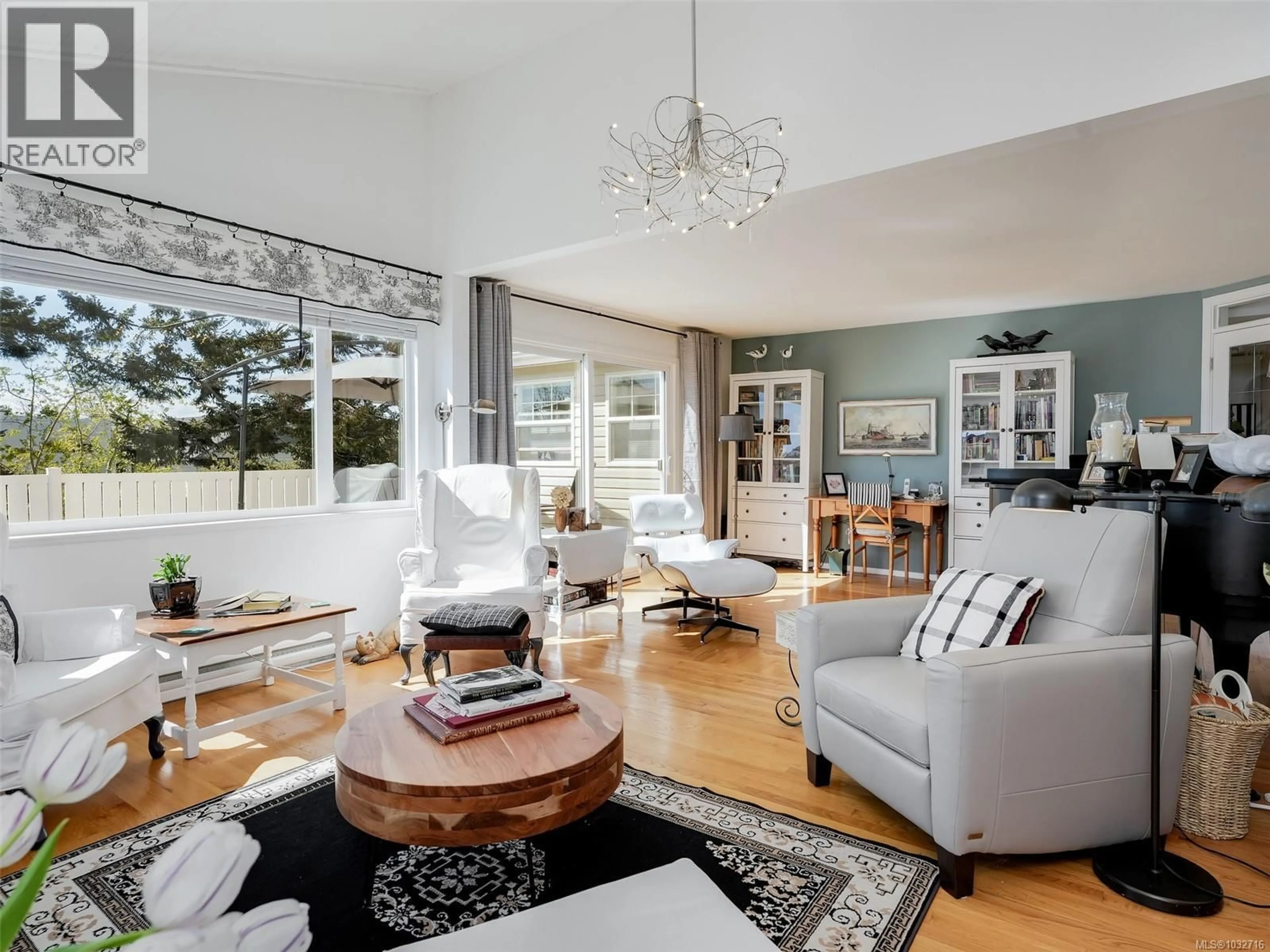 Living room with furniture, unknown for 464 NELSON STREET, Esquimalt British Columbia V9A6P4