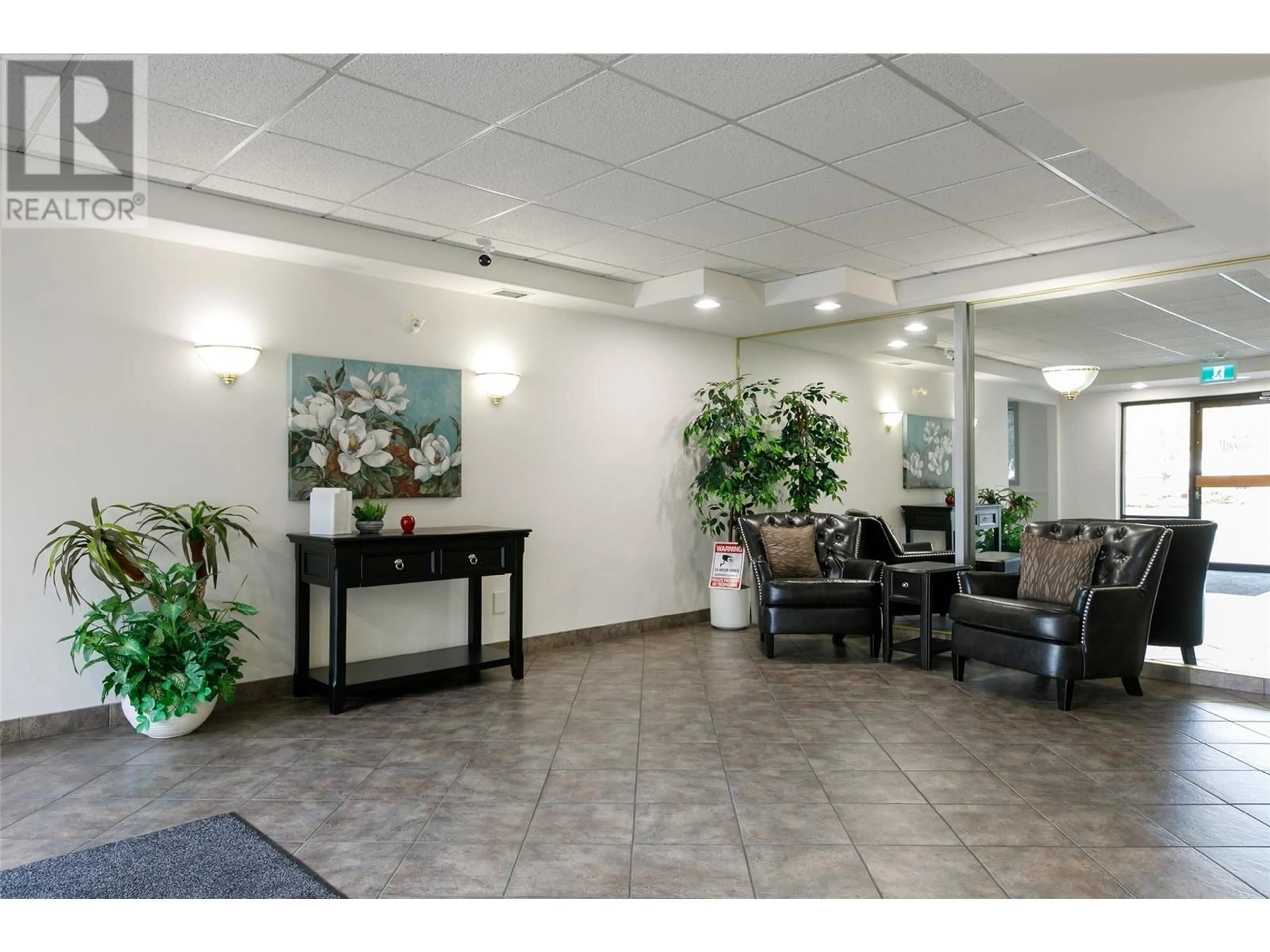 Indoor lobby, unknown floor for 3335 Richter Street Unit# 206, Kelowna British Columbia V1W3Y1