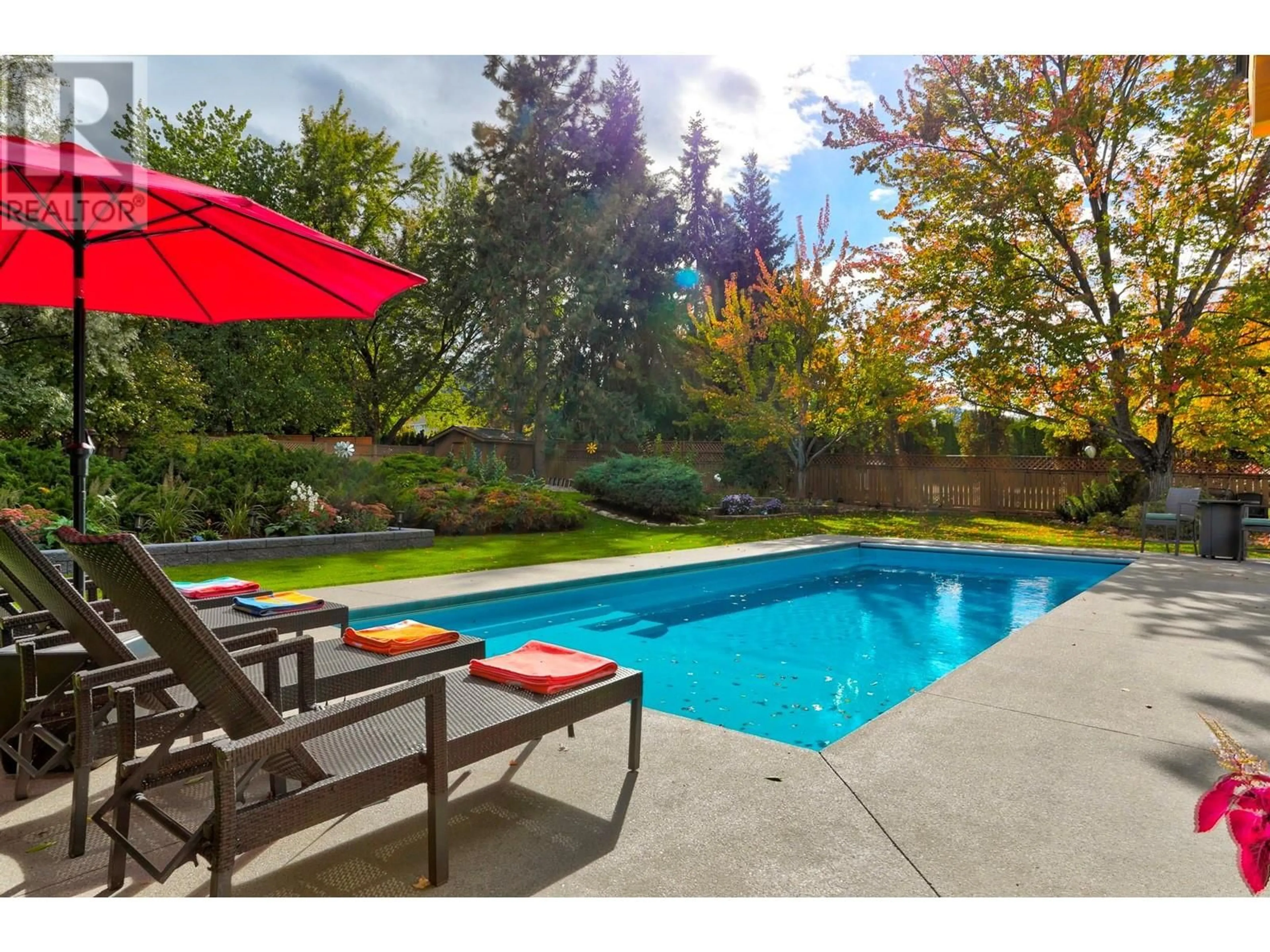 Indoor or outdoor pool for 1411 Appleridge Road, Kelowna British Columbia V1W3A6