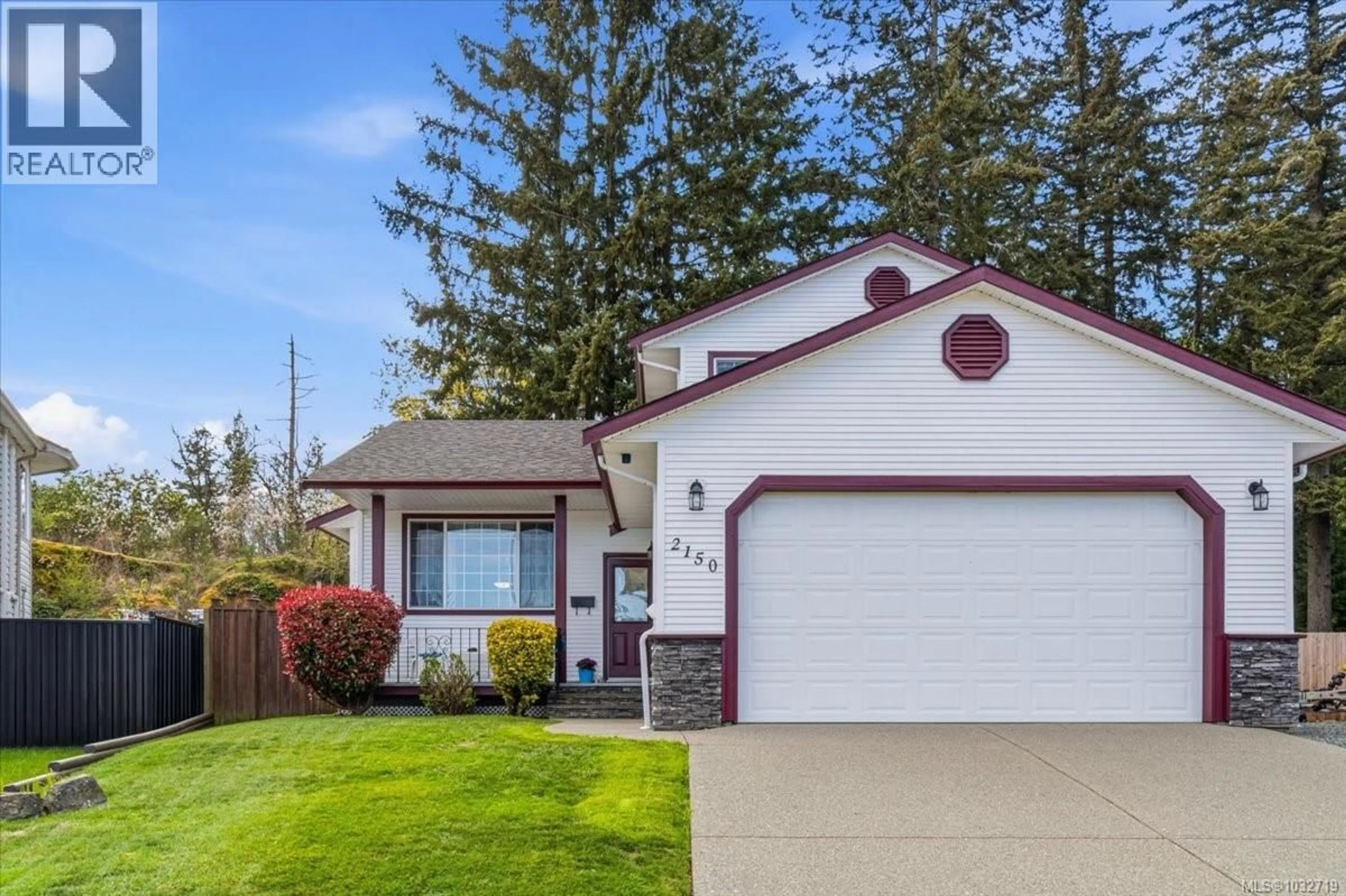 Home with vinyl exterior material, street for 2150 SUN VALLEY DRIVE, Nanaimo British Columbia V9T6K6