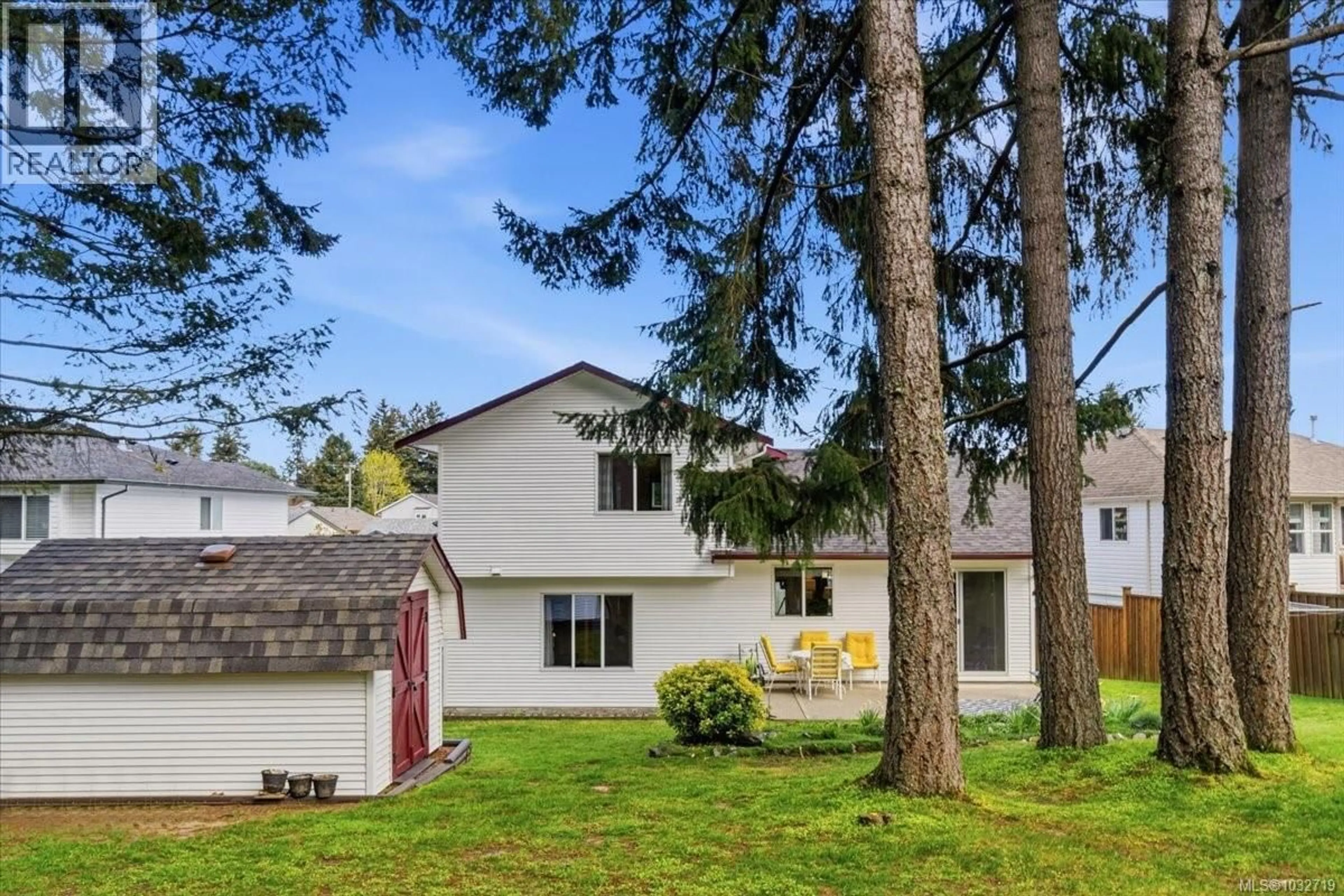 A pic from outside/outdoor area/front of a property/back of a property/a pic from drone, unknown for 2150 SUN VALLEY DRIVE, Nanaimo British Columbia V9T6K6