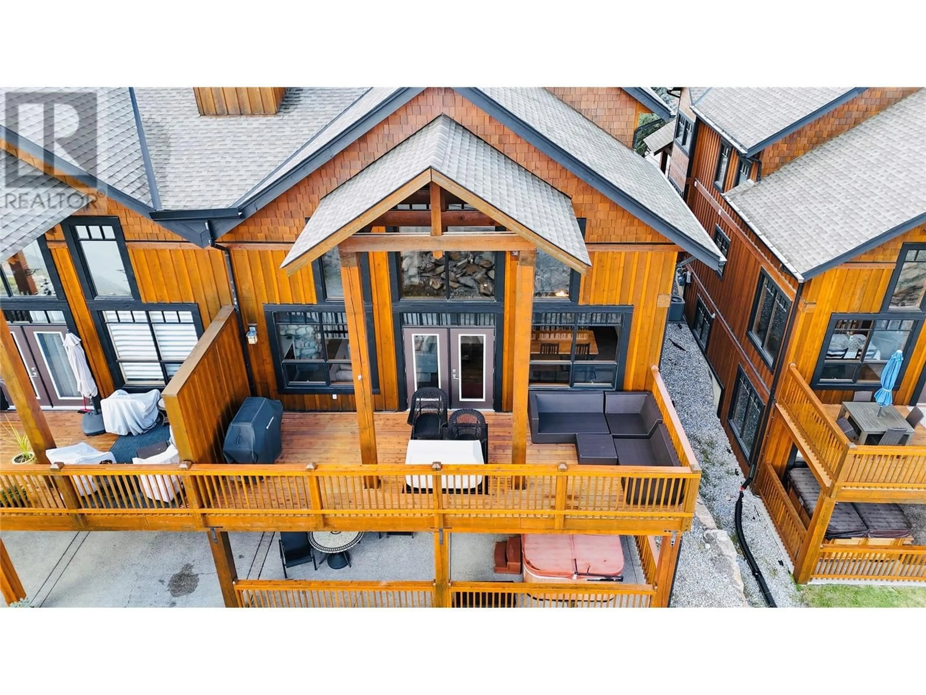 Indoor foyer, wood floors for 2598 MOUNTAINVIEW Crescent Unit# 29, Invermere British Columbia V0A1K4