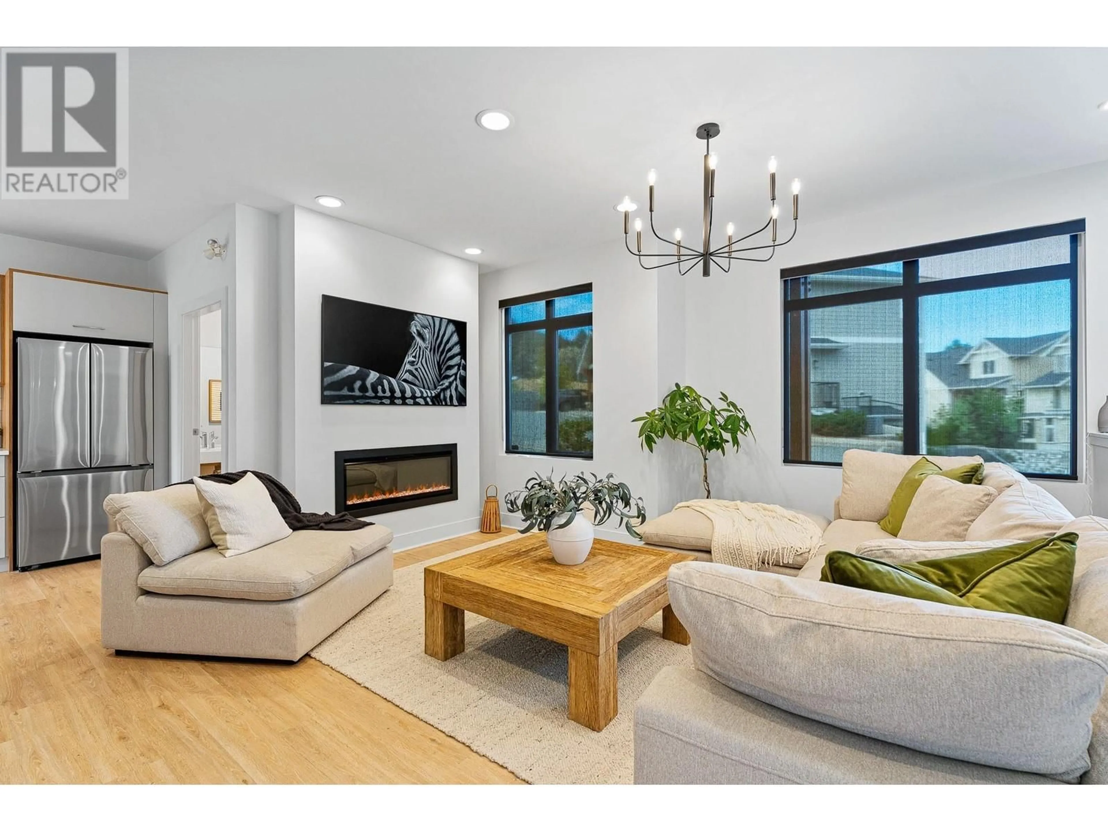 Living room, wood floors for 1844 Qu'Appelle Boulevard Unit# 101, Kamloops British Columbia V2E0A8