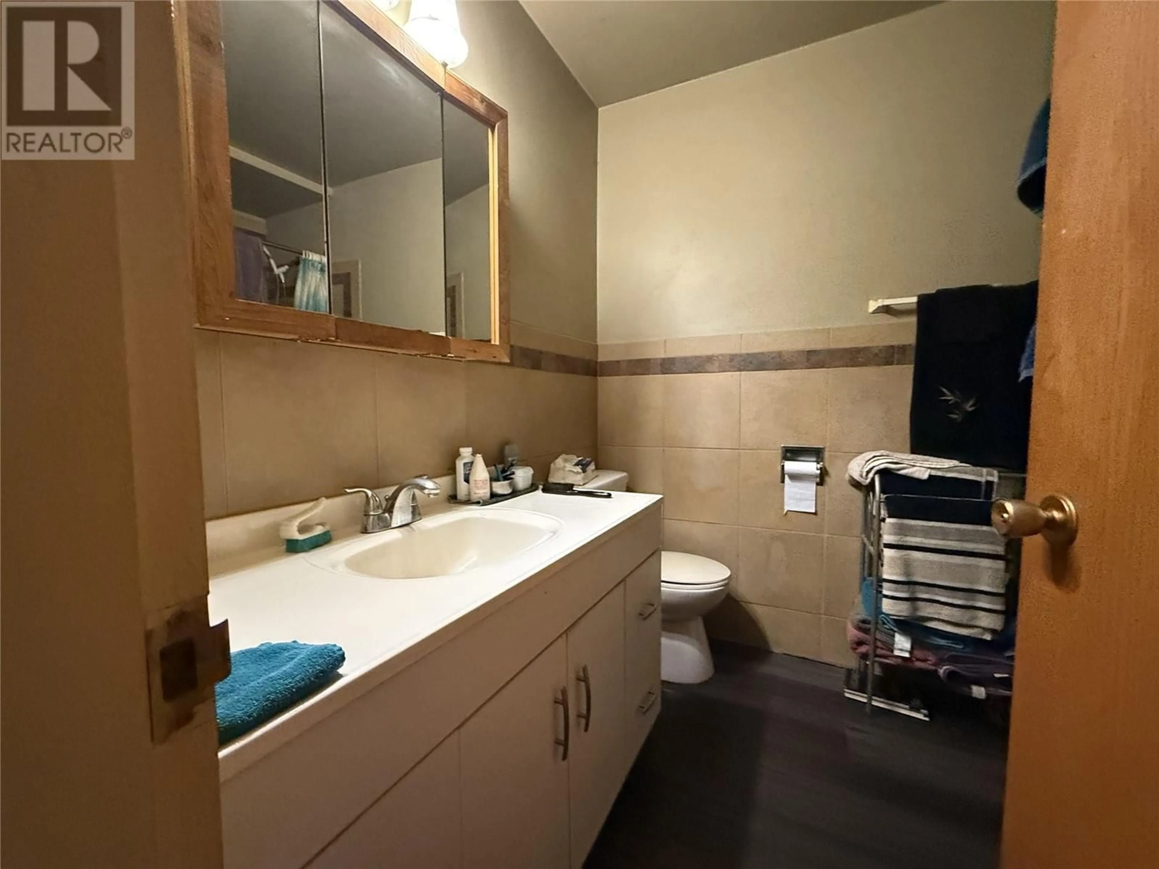 Standard bathroom, not visible floor for 2464 JACKSON Avenue, Merritt British Columbia V1K1B8