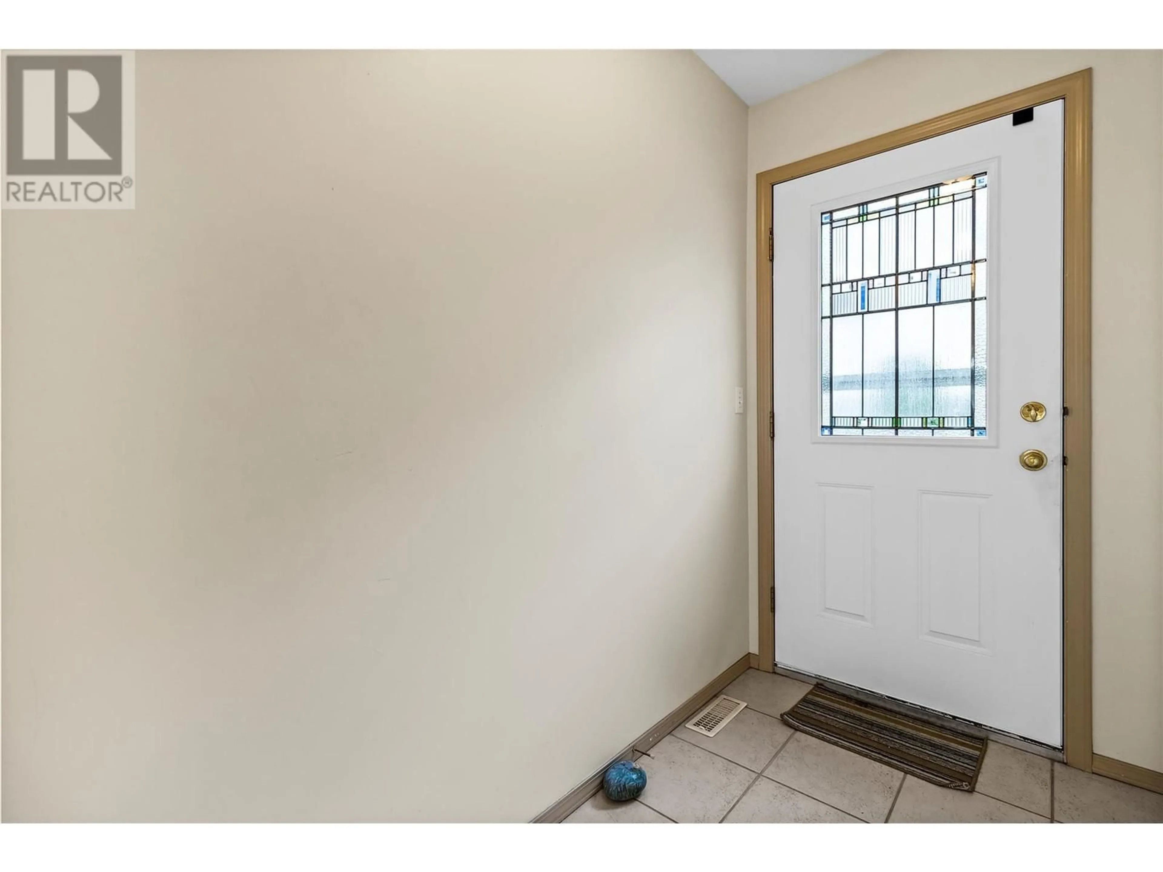 Indoor entryway for 16 - 780 10 STREET SOUTHWEST, Salmon Arm British Columbia V1E1L9
