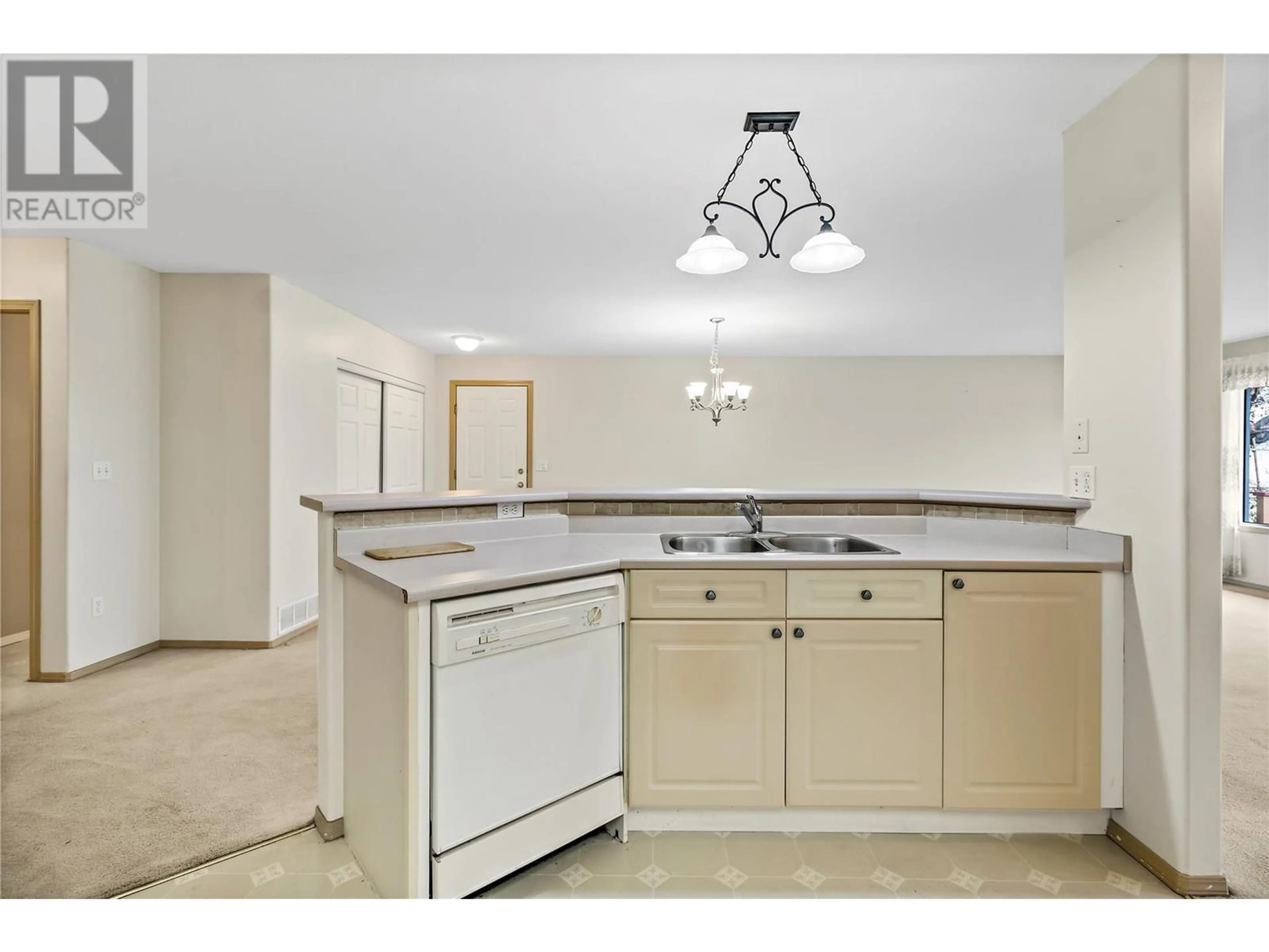 Standard kitchen, unknown for 16 - 780 10 STREET SOUTHWEST, Salmon Arm British Columbia V1E1L9