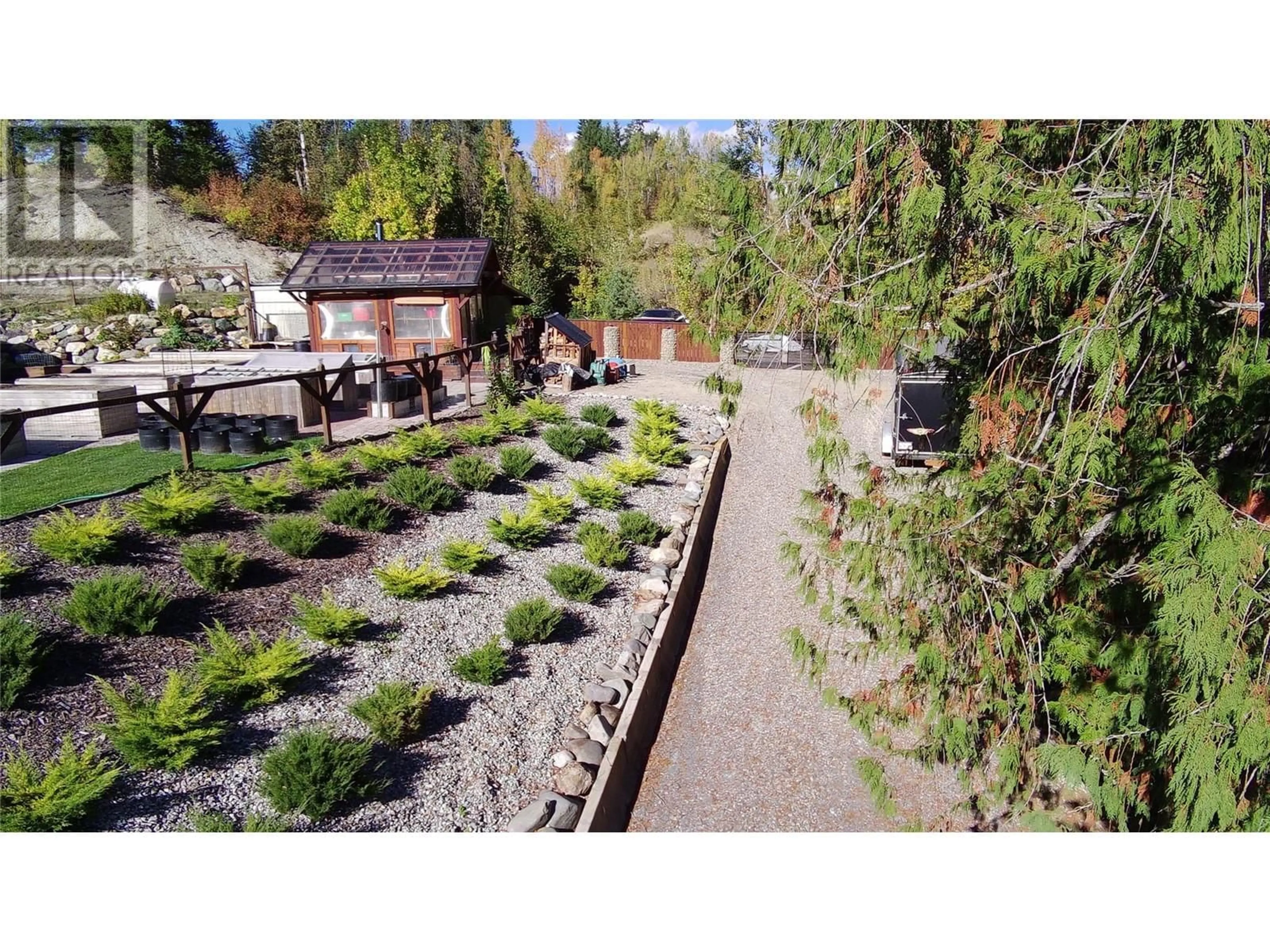 Patio, the street view for 1627 Hood Road Road, Creston British Columbia V0B1G2