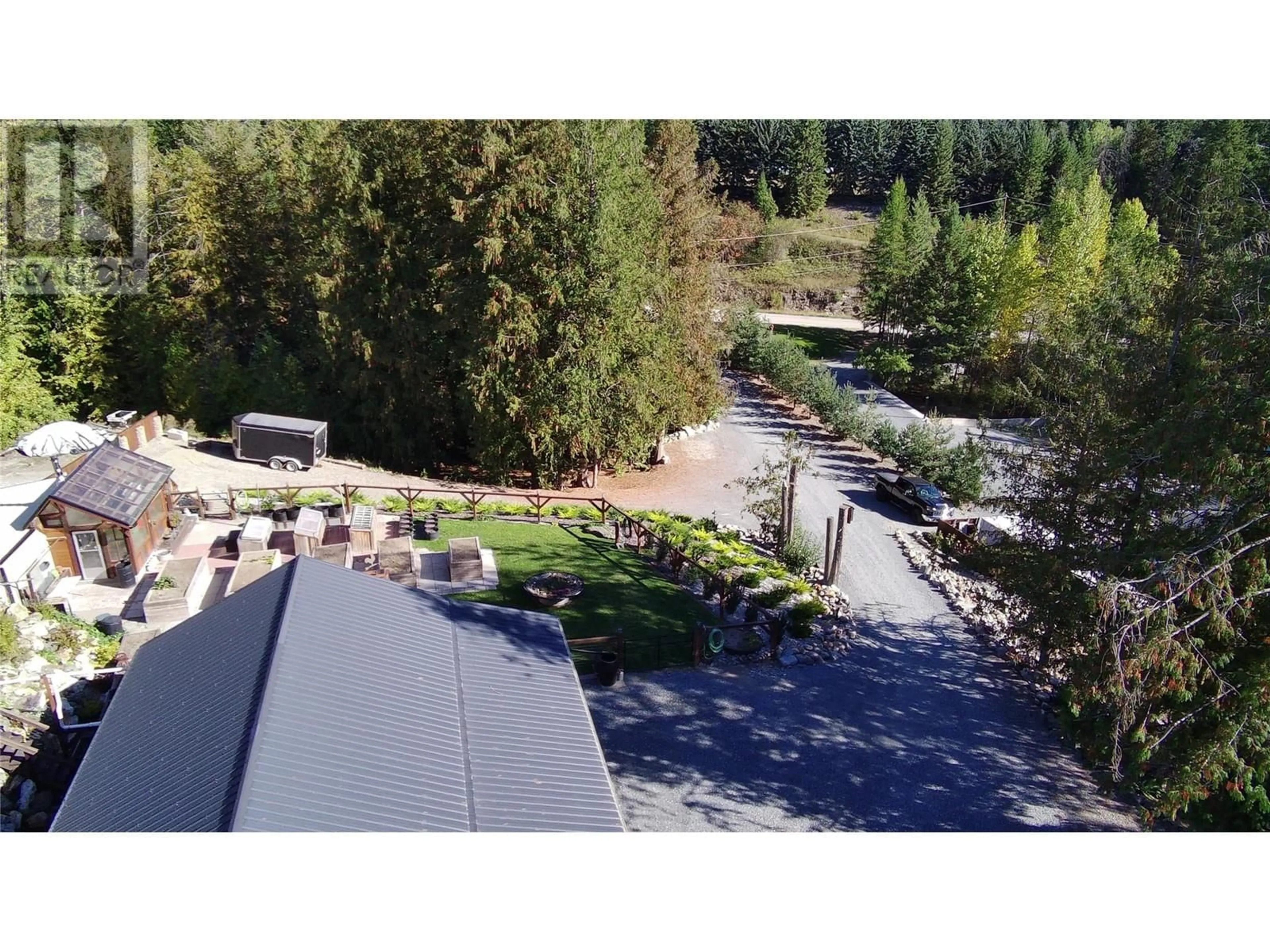 Patio, the street view for 1627 Hood Road Road, Creston British Columbia V0B1G2