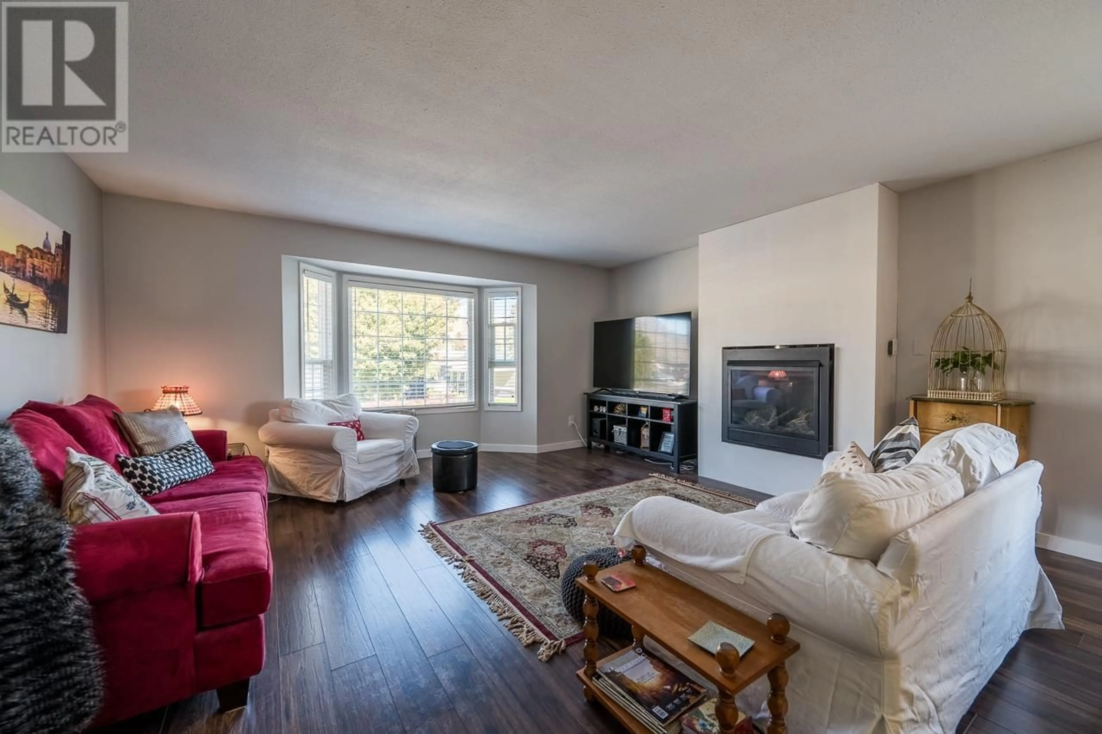 Living room, wood floors for 2597 GLENVIEW Avenue, Kamloops British Columbia V2B4L5