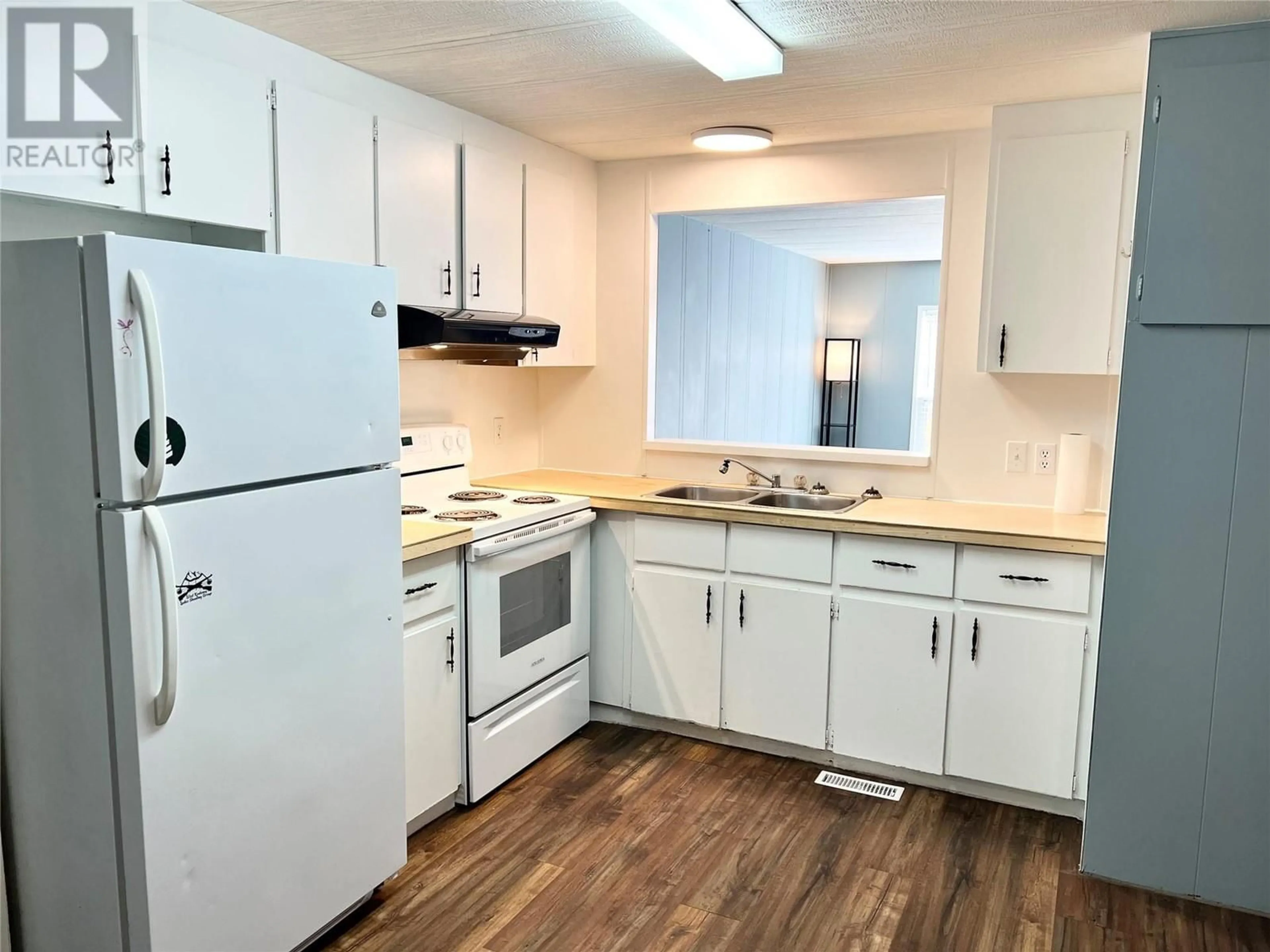 Standard kitchen for 1101 COLUMBIA Avenue Unit# 17, Castlegar British Columbia V1N1H6