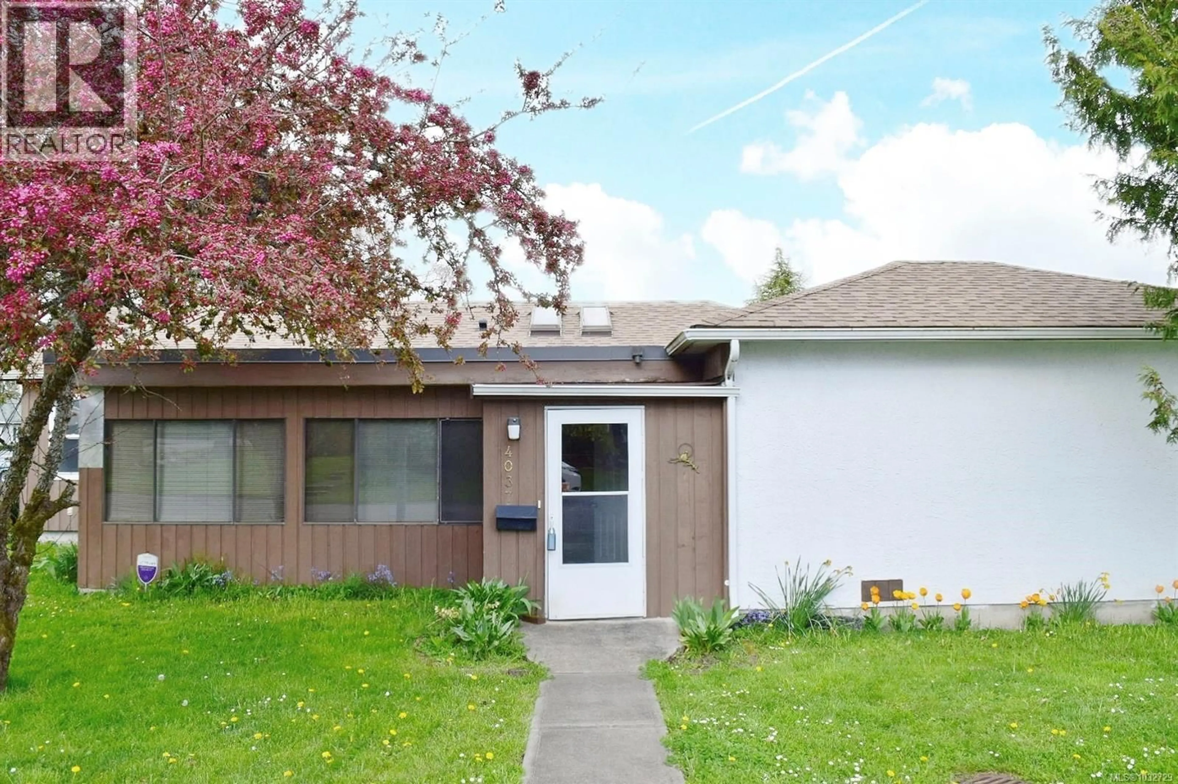 Home with vinyl exterior material, street for 4037 CUMBERLAND ROAD, Saanich British Columbia V8X2E7