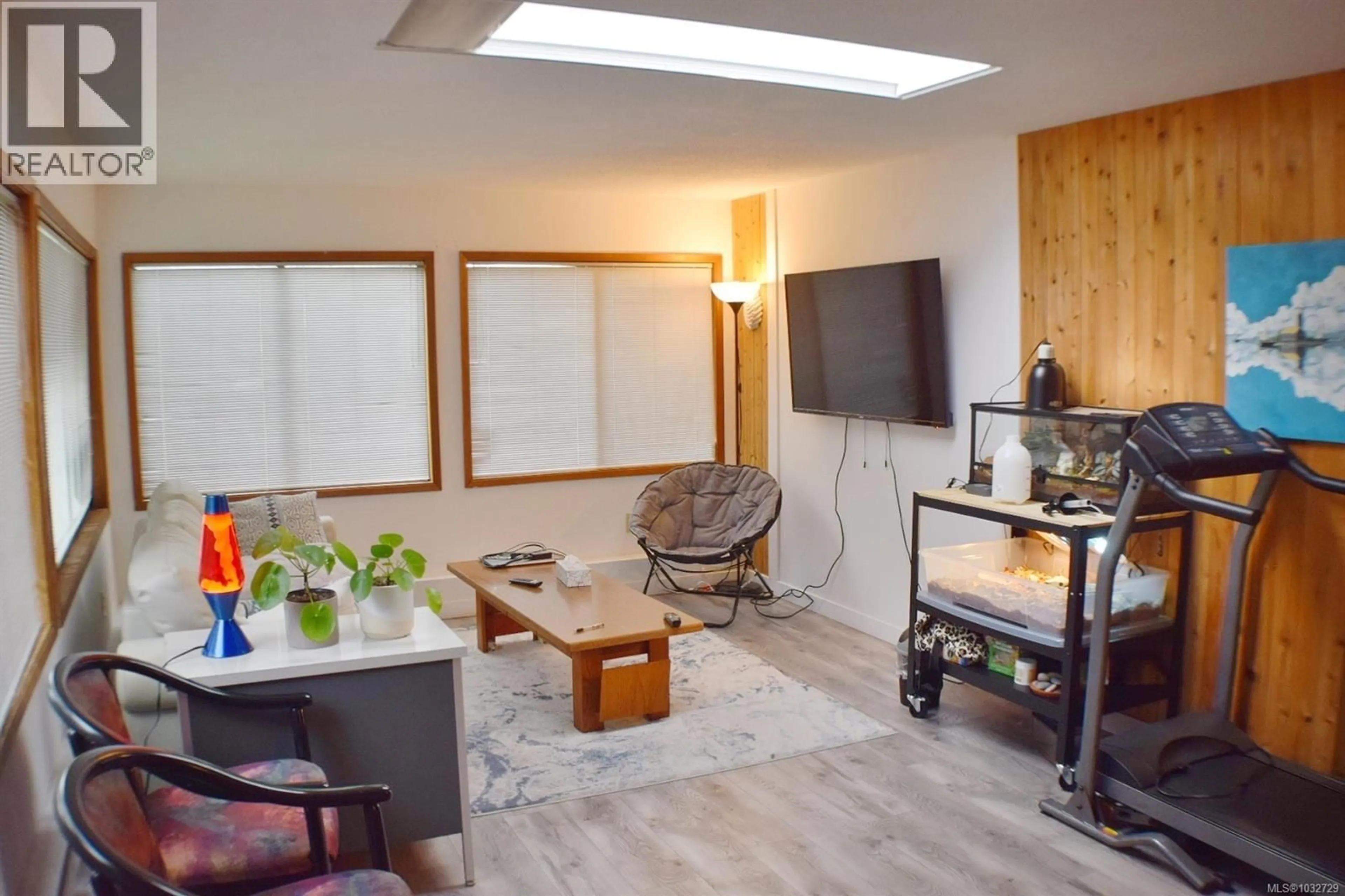 A pic of a room for 4037 CUMBERLAND ROAD, Saanich British Columbia V8X2E7