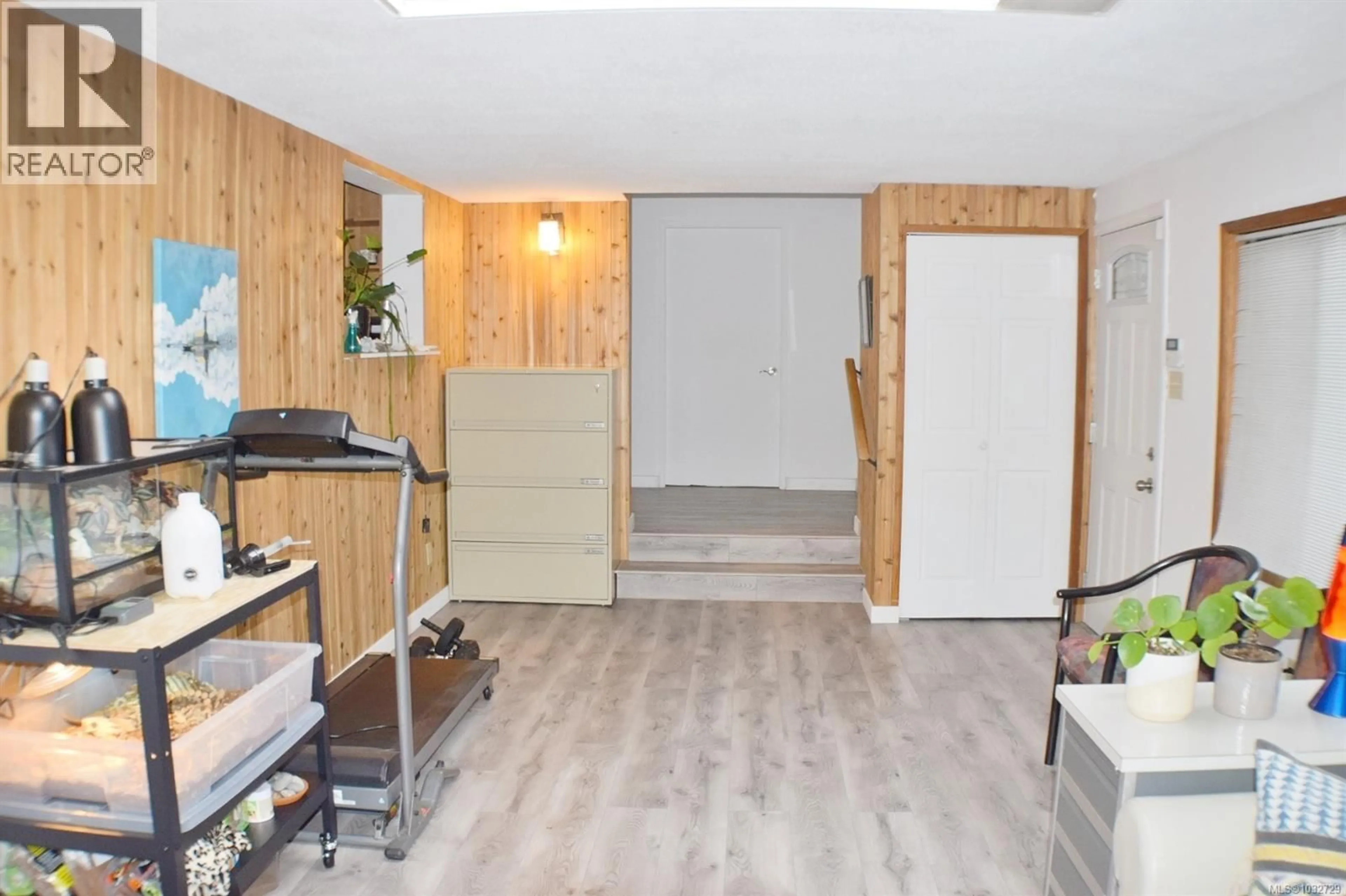 Unknown for 4037 CUMBERLAND ROAD, Saanich British Columbia V8X2E7