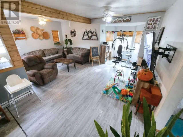 1322 GLENDALE AVENUE, Salmo 4