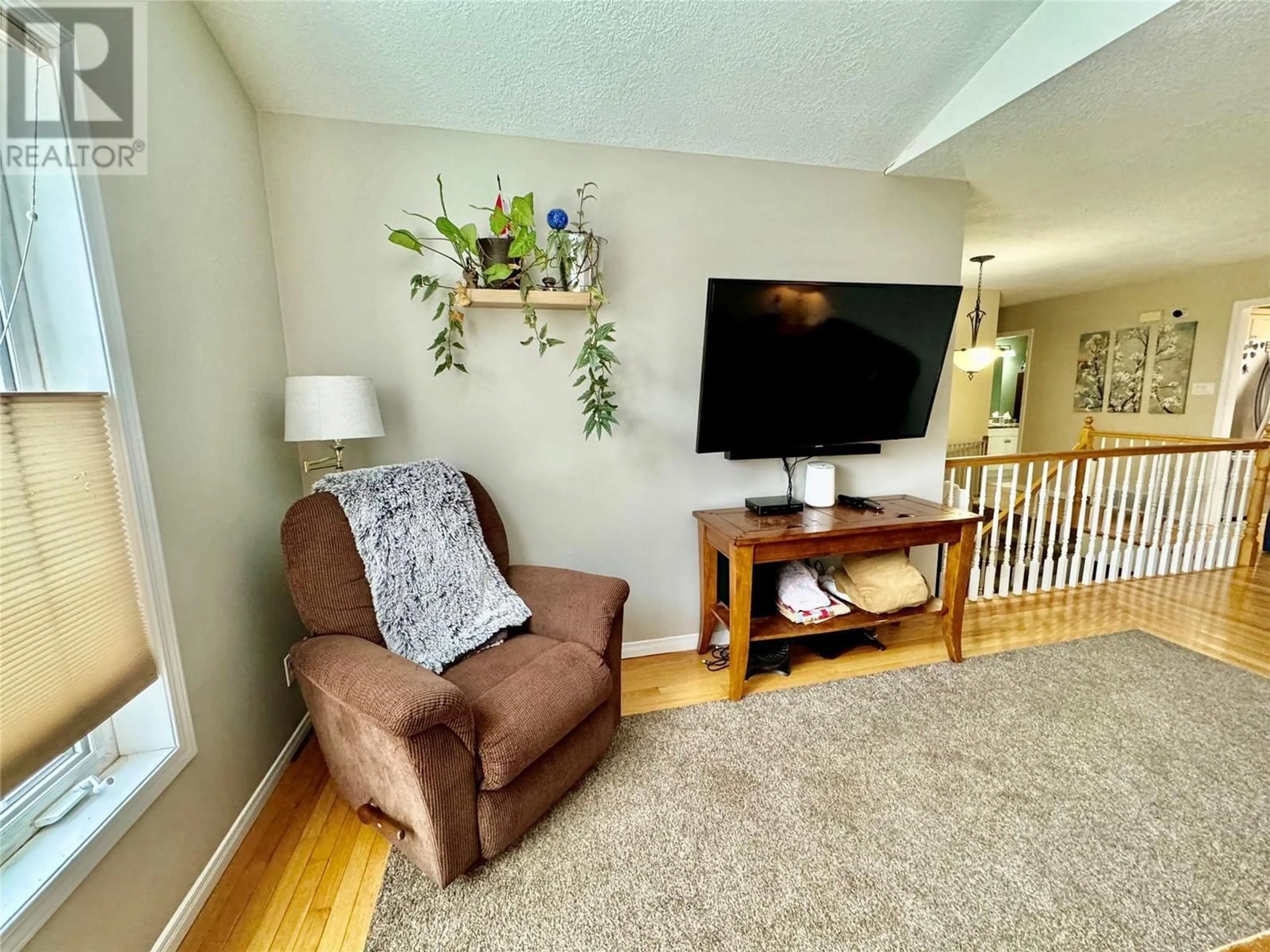 Living room, wood floors for 2013 87A Avenue, Dawson Creek British Columbia V1G4W5