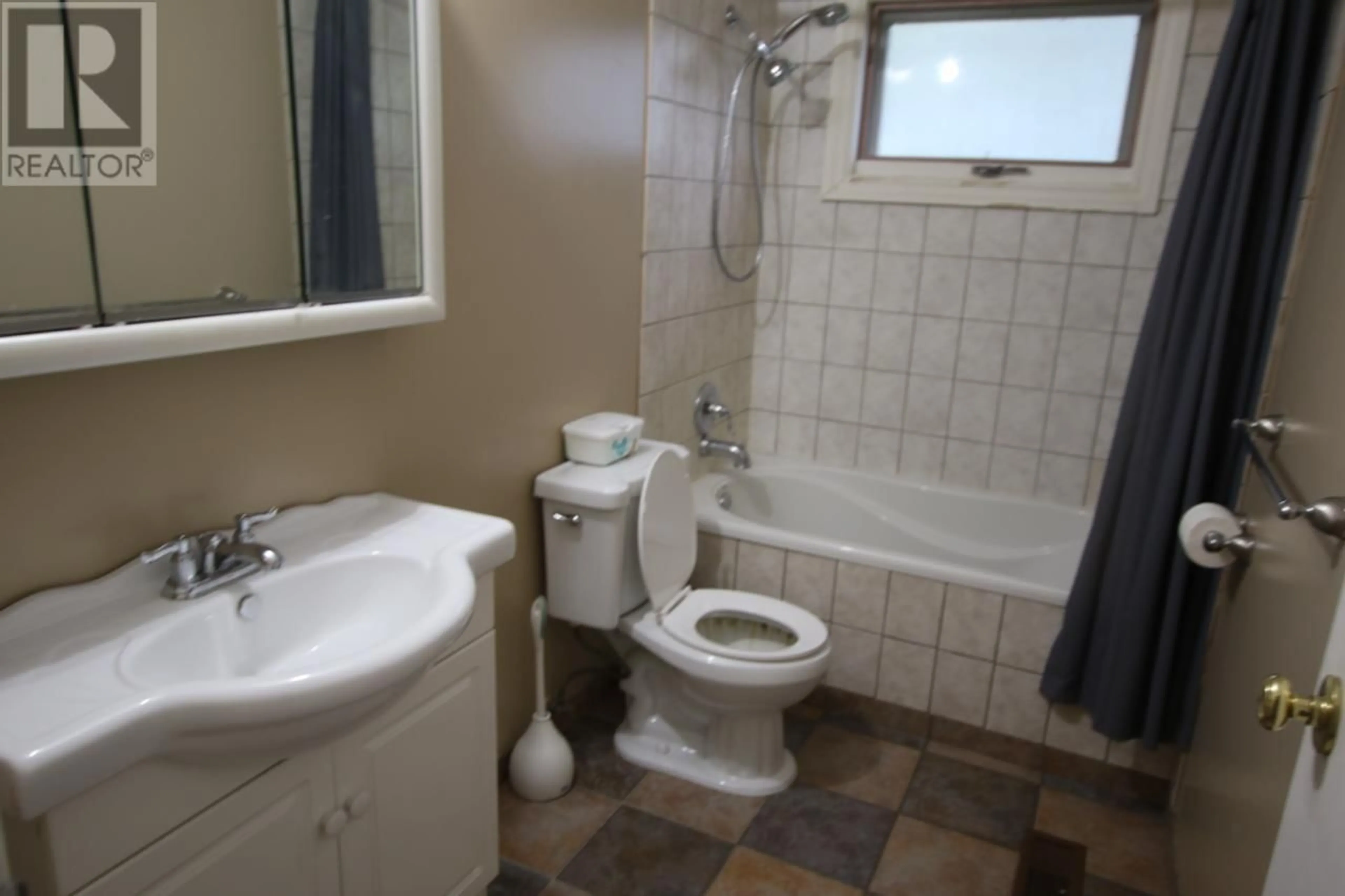 Standard bathroom, unknown floor for 111 KISKATINAW Crescent, Tumbler Ridge British Columbia V0C2W0