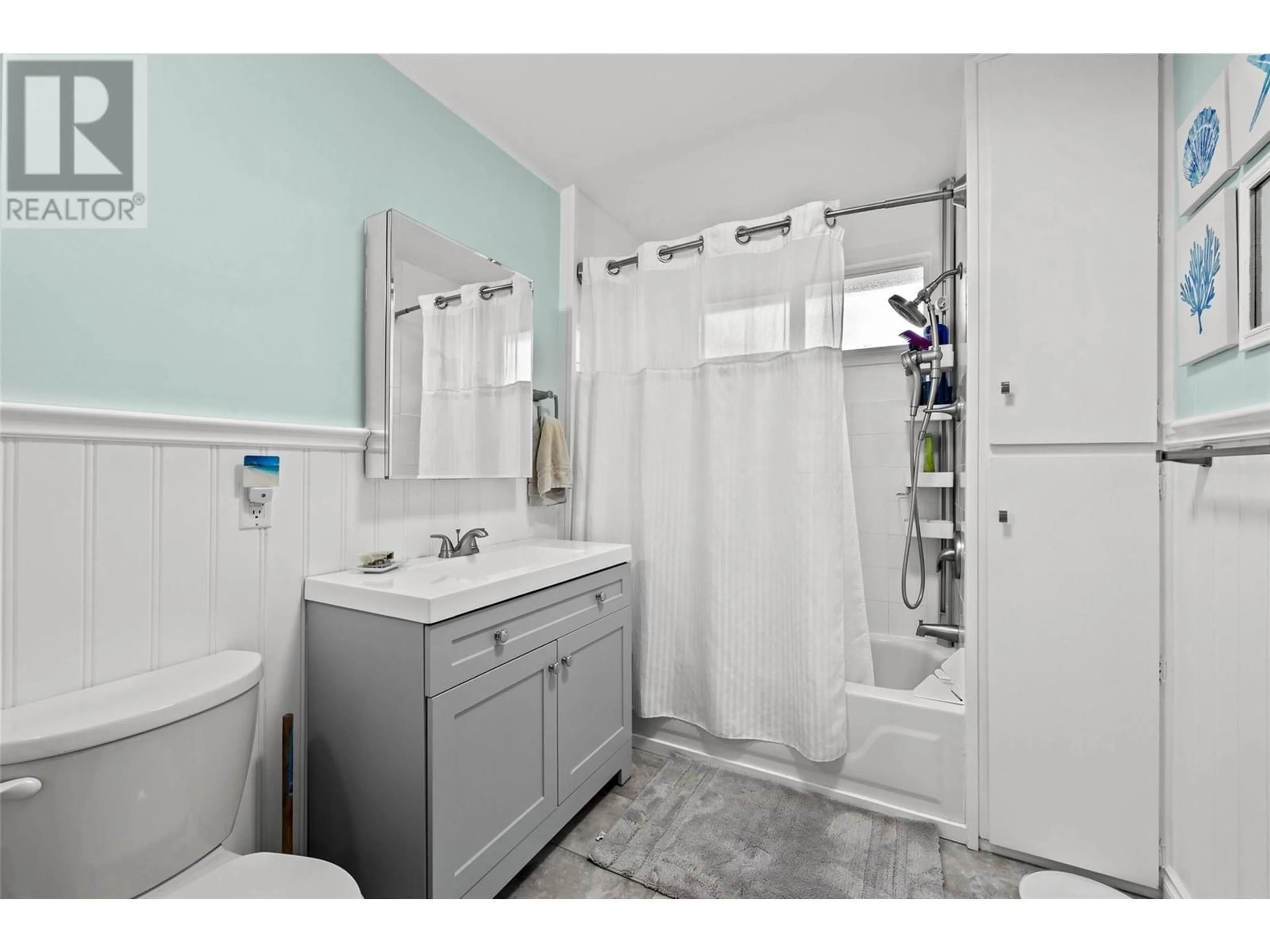 Standard bathroom, ceramic floors for 1037 HILLSIDE Avenue, Chase British Columbia V0E1M0